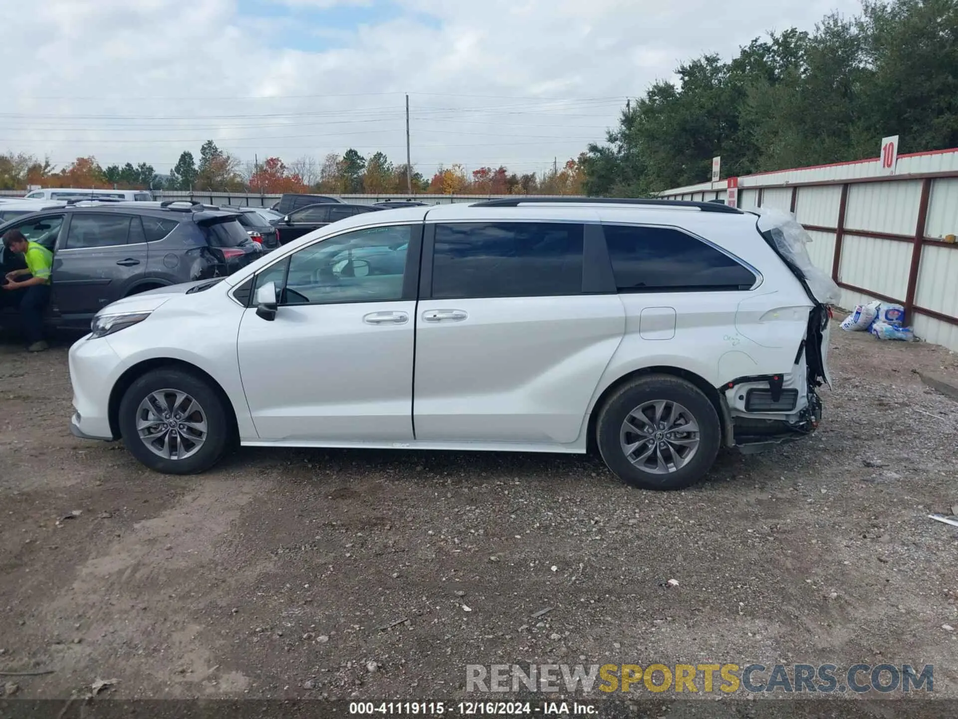15 fotografías del automóvil dañado 5TDYRKEC4RS187762 TOYOTA SIENNA 2024