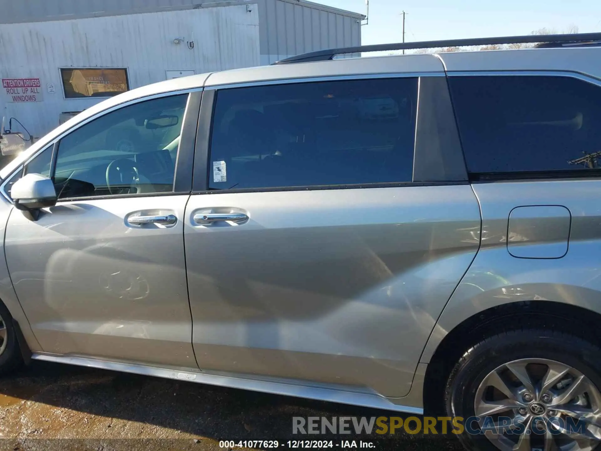 14 fotografías del automóvil dañado 5TDYRKEC6RS204805 TOYOTA SIENNA 2024