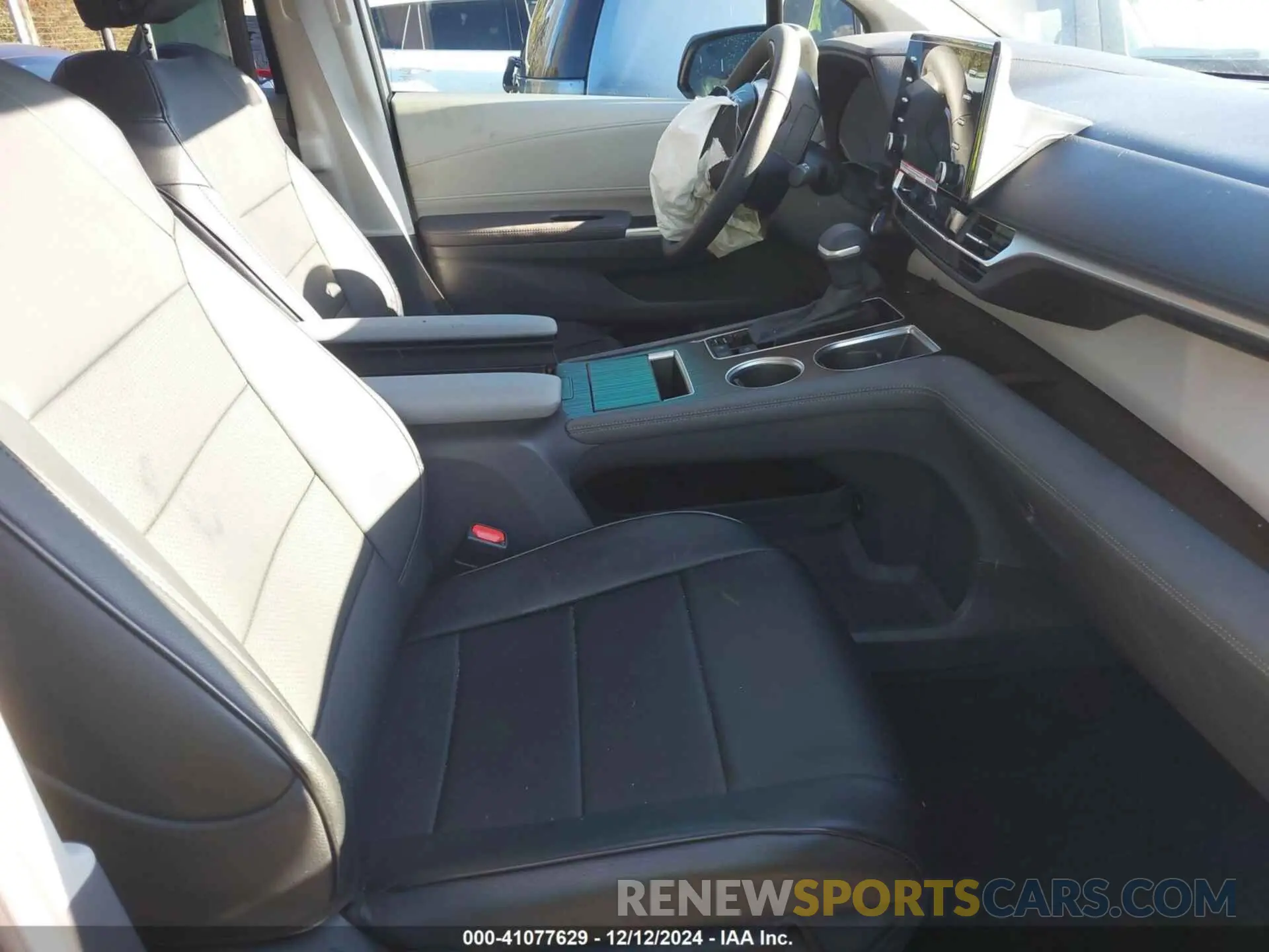 5 fotografías del automóvil dañado 5TDYRKEC6RS204805 TOYOTA SIENNA 2024
