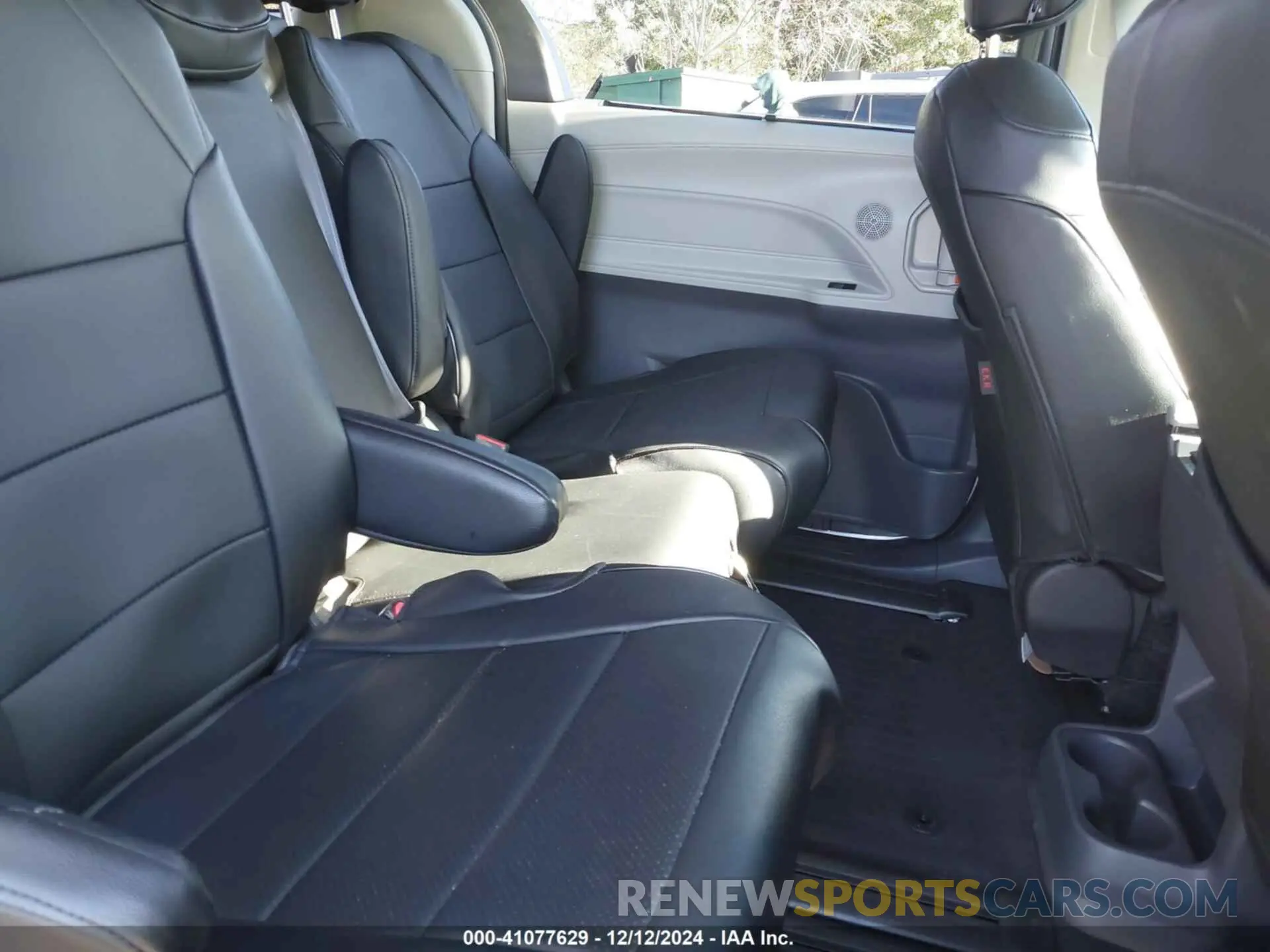 8 fotografías del automóvil dañado 5TDYRKEC6RS204805 TOYOTA SIENNA 2024