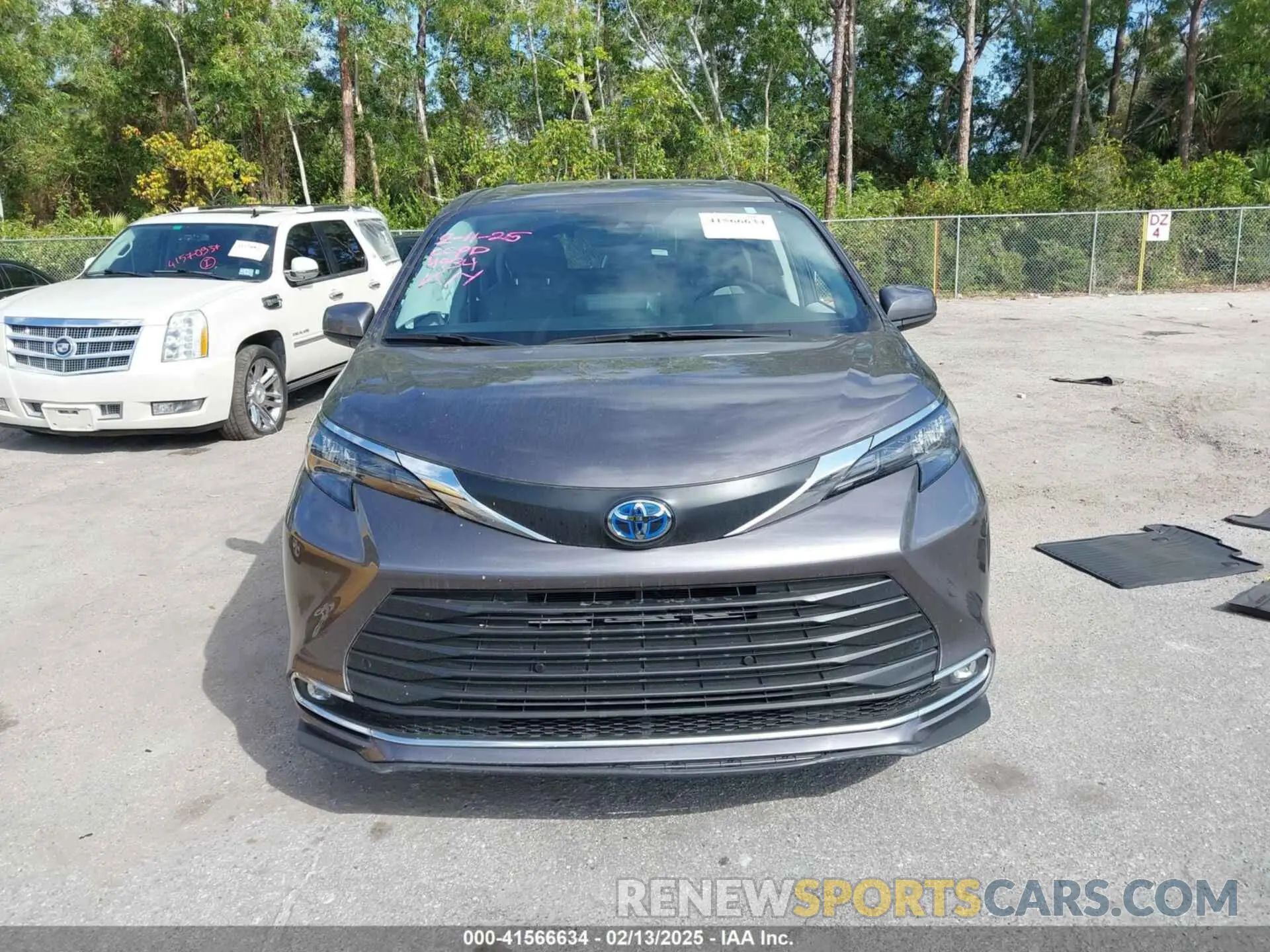 12 fotografías del automóvil dañado 5TDYRKEC7RS224934 TOYOTA SIENNA 2024