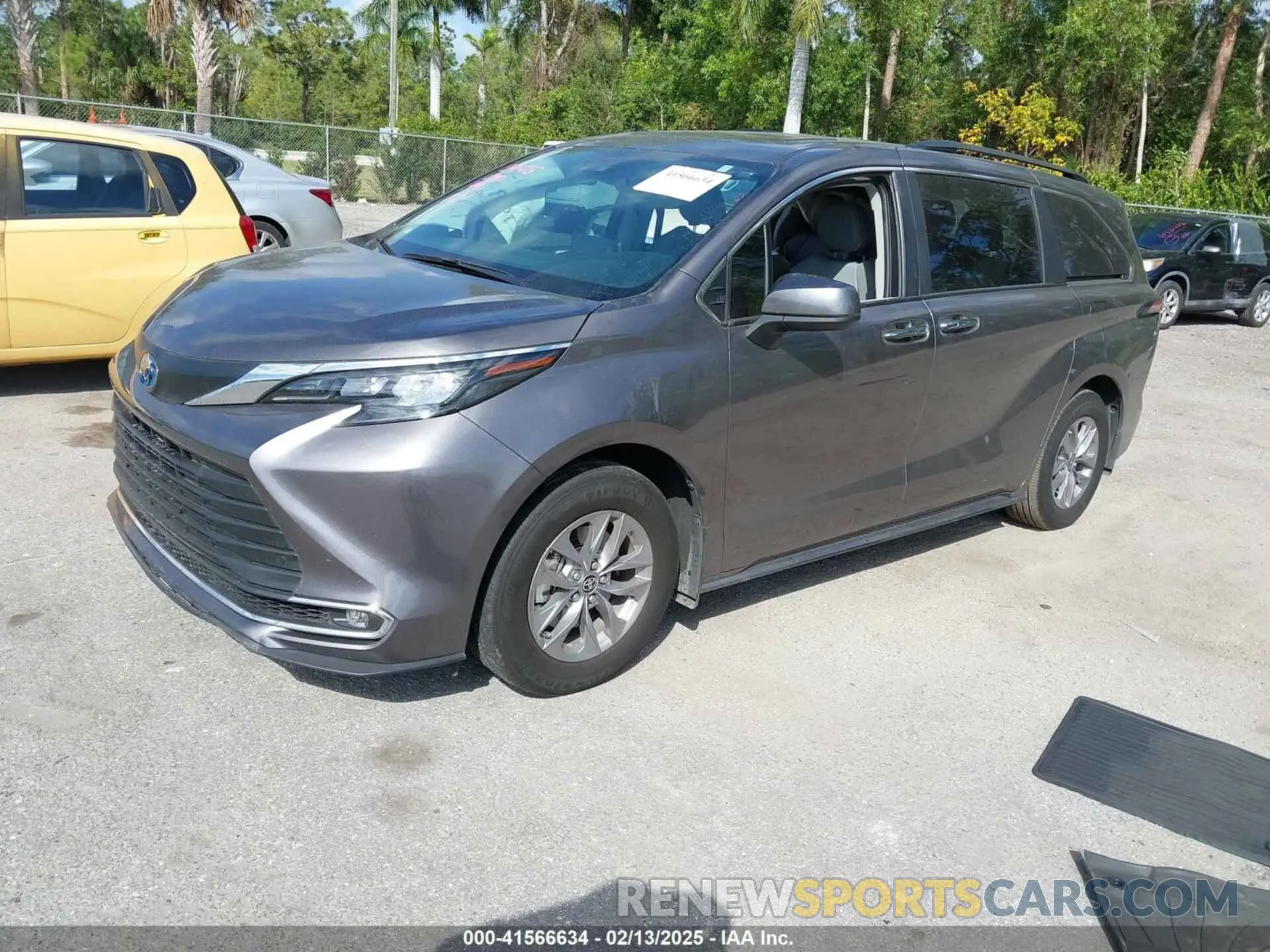 2 fotografías del automóvil dañado 5TDYRKEC7RS224934 TOYOTA SIENNA 2024