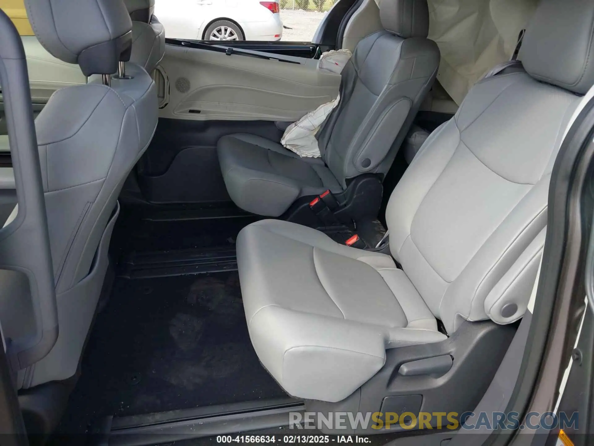 8 fotografías del automóvil dañado 5TDYRKEC7RS224934 TOYOTA SIENNA 2024