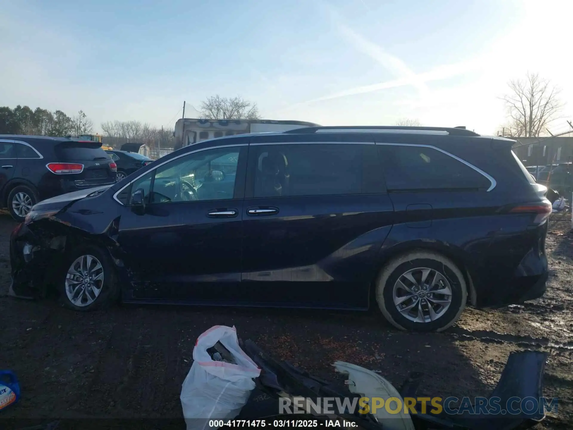 15 fotografías del automóvil dañado 5TDYRKEC8RS215451 TOYOTA SIENNA 2024
