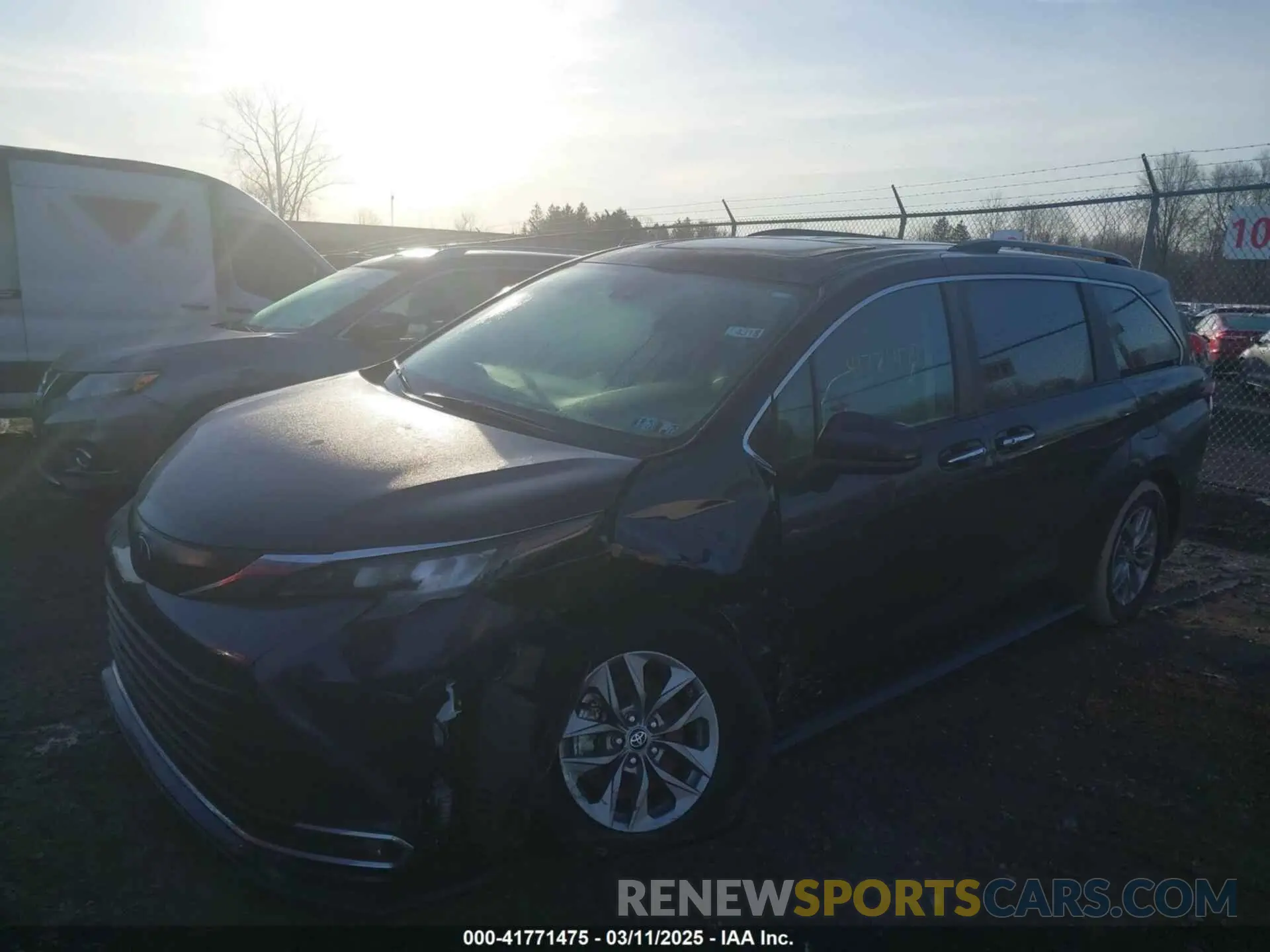 2 fotografías del automóvil dañado 5TDYRKEC8RS215451 TOYOTA SIENNA 2024