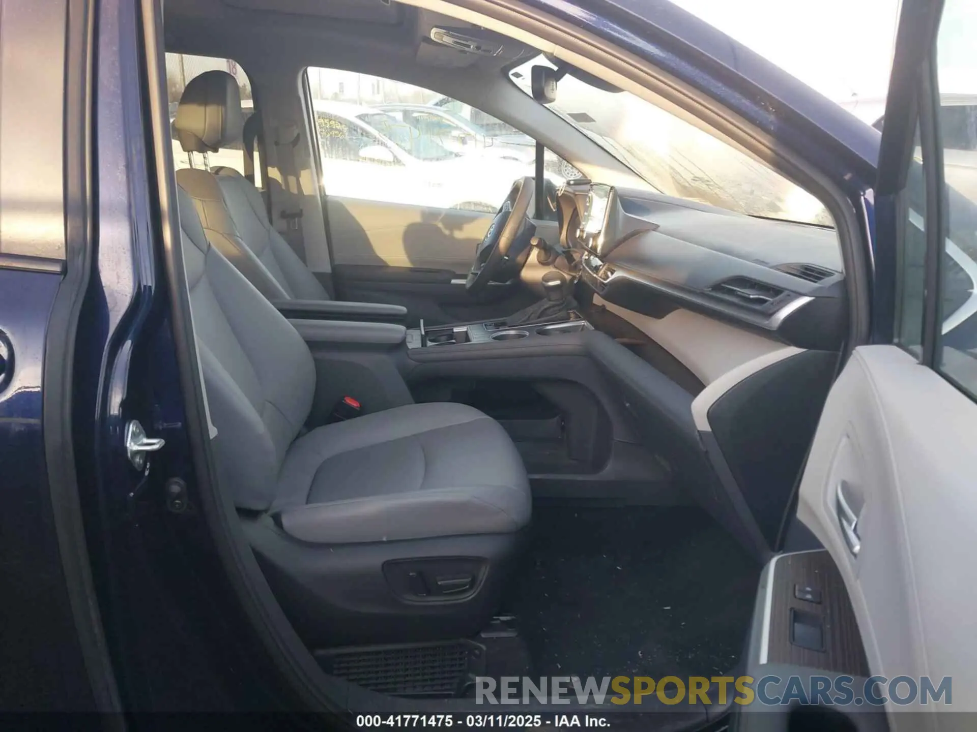 5 fotografías del automóvil dañado 5TDYRKEC8RS215451 TOYOTA SIENNA 2024