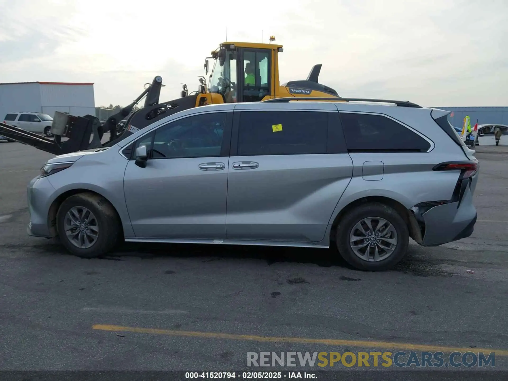 14 fotografías del automóvil dañado 5TDYRKEC9RS181312 TOYOTA SIENNA 2024