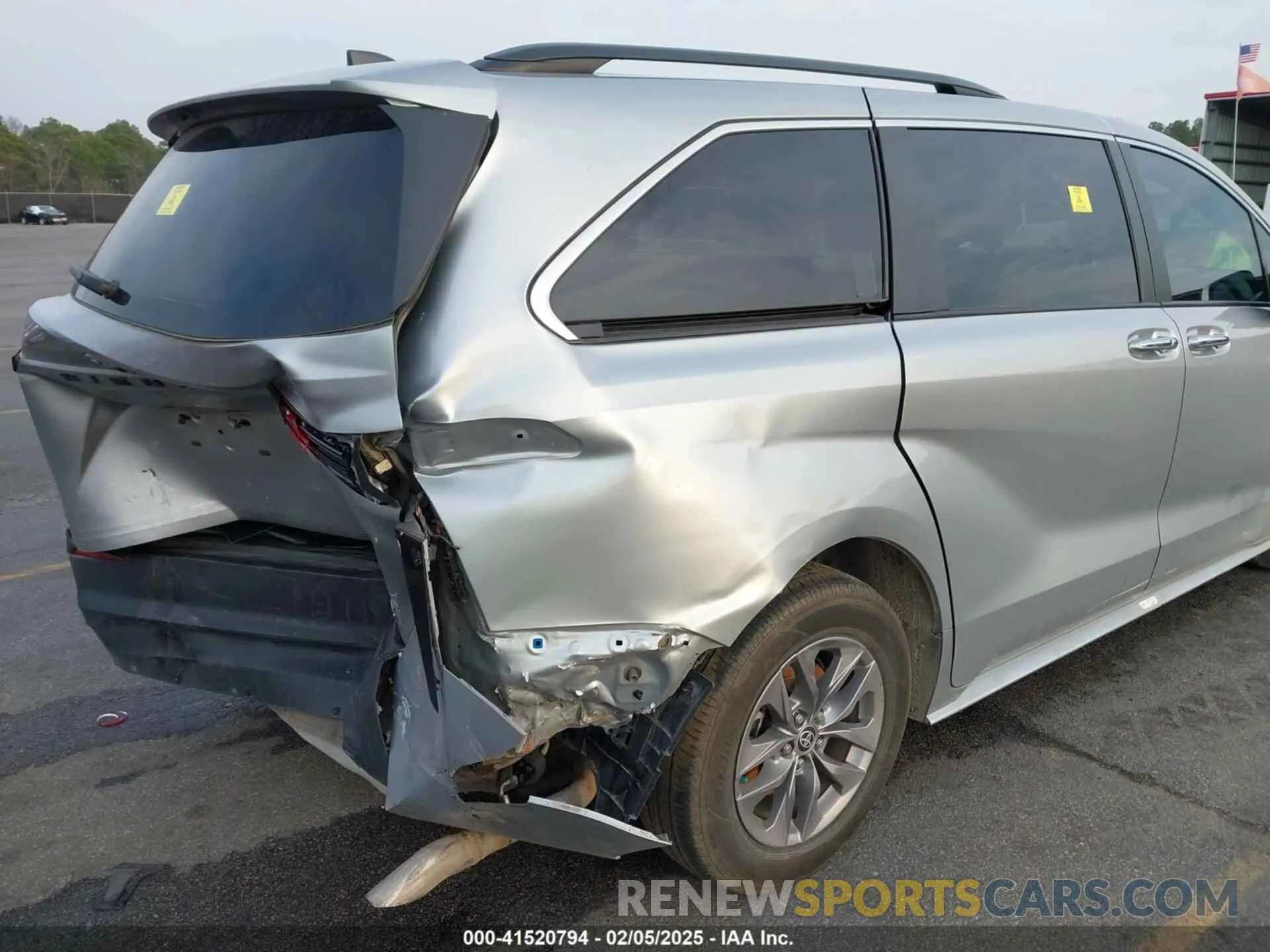 17 fotografías del automóvil dañado 5TDYRKEC9RS181312 TOYOTA SIENNA 2024