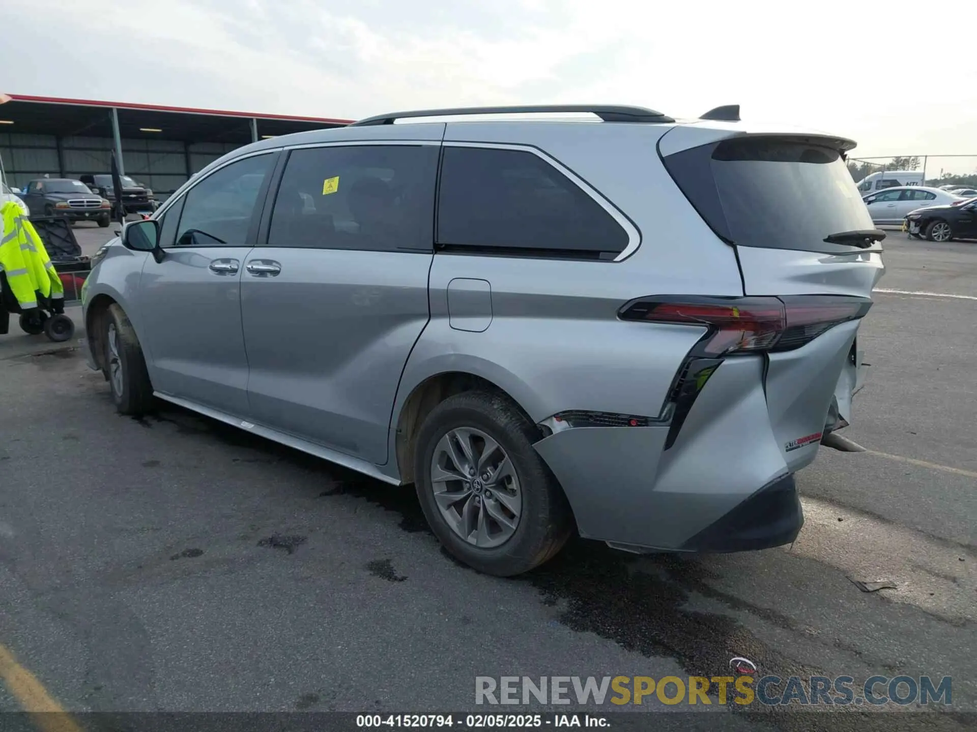3 fotografías del automóvil dañado 5TDYRKEC9RS181312 TOYOTA SIENNA 2024
