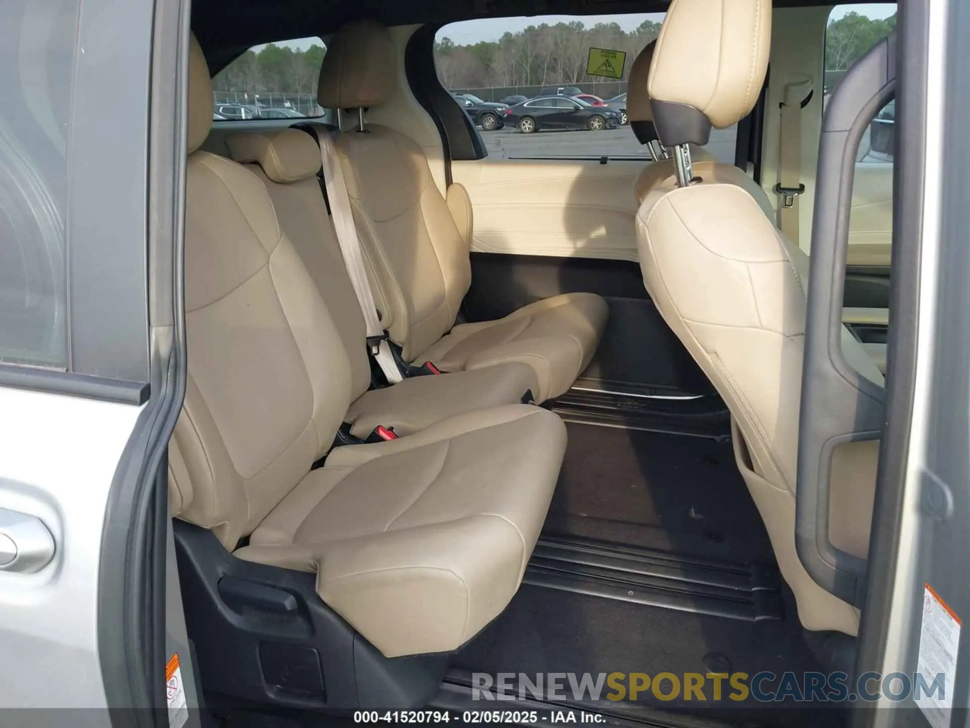 8 fotografías del automóvil dañado 5TDYRKEC9RS181312 TOYOTA SIENNA 2024