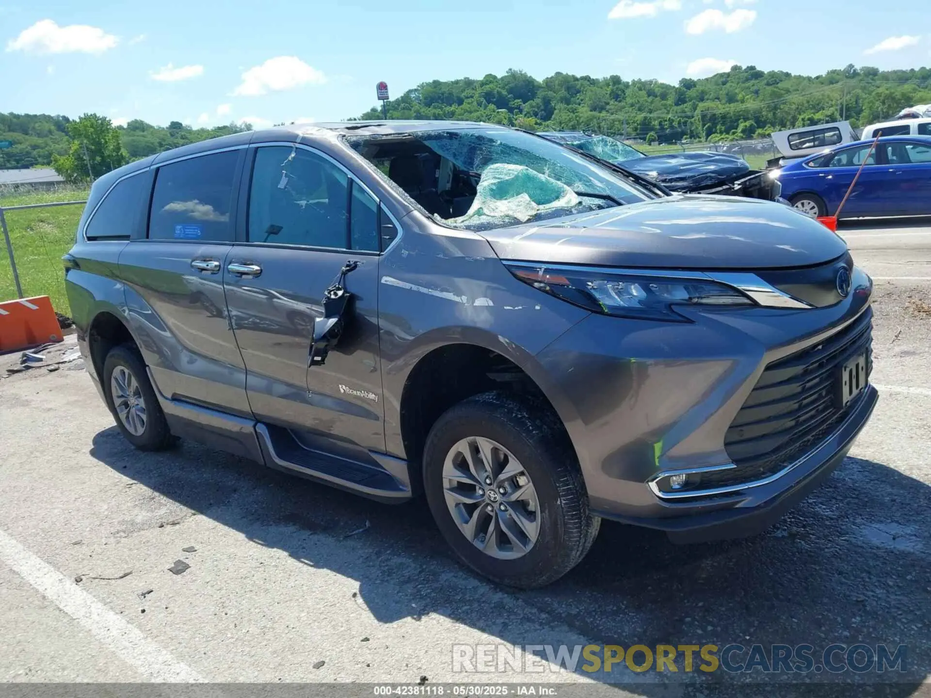 13 fotografías del automóvil dañado 5TDYRKECXRS180167 TOYOTA SIENNA 2024