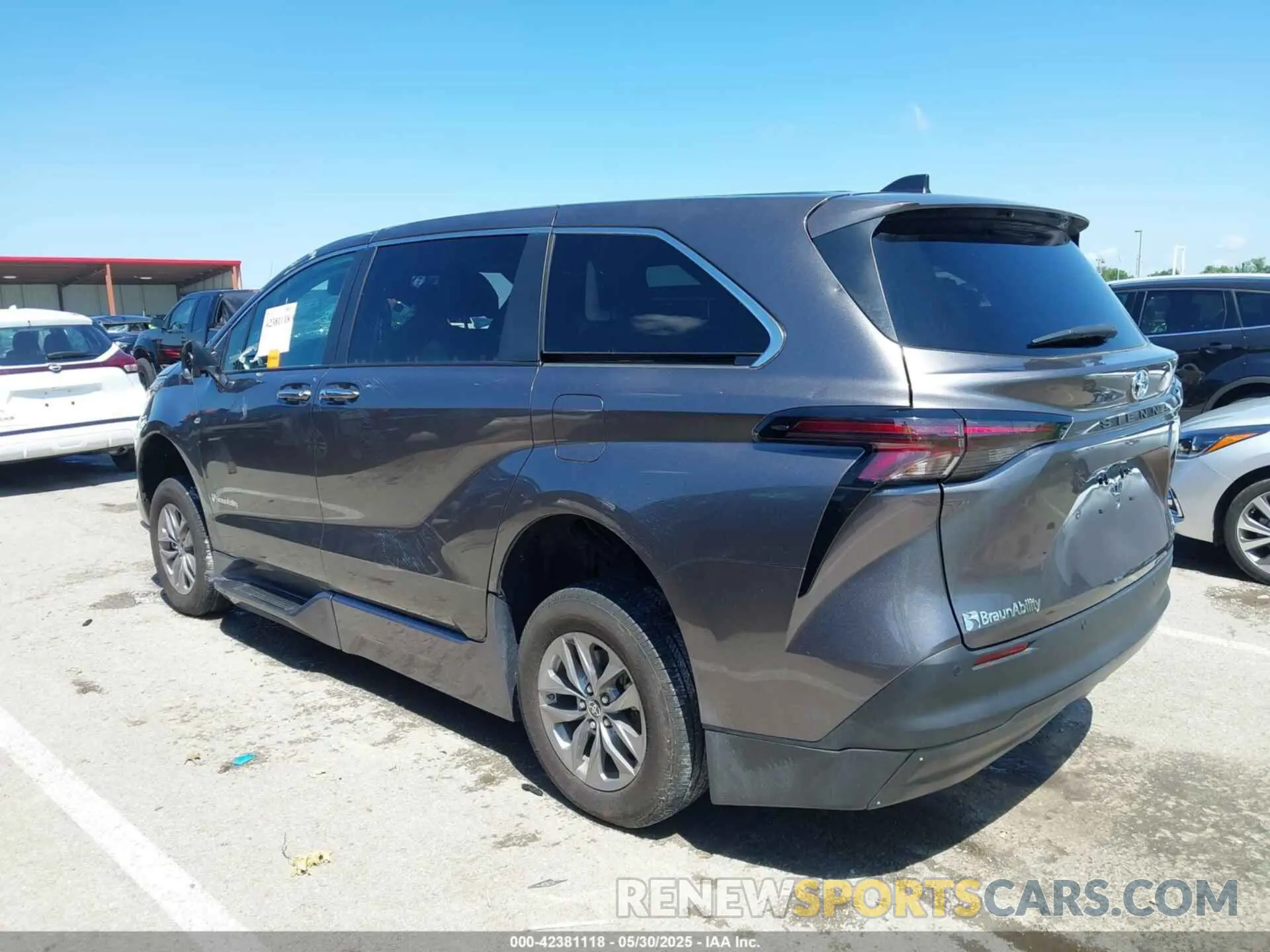 14 fotografías del automóvil dañado 5TDYRKECXRS180167 TOYOTA SIENNA 2024