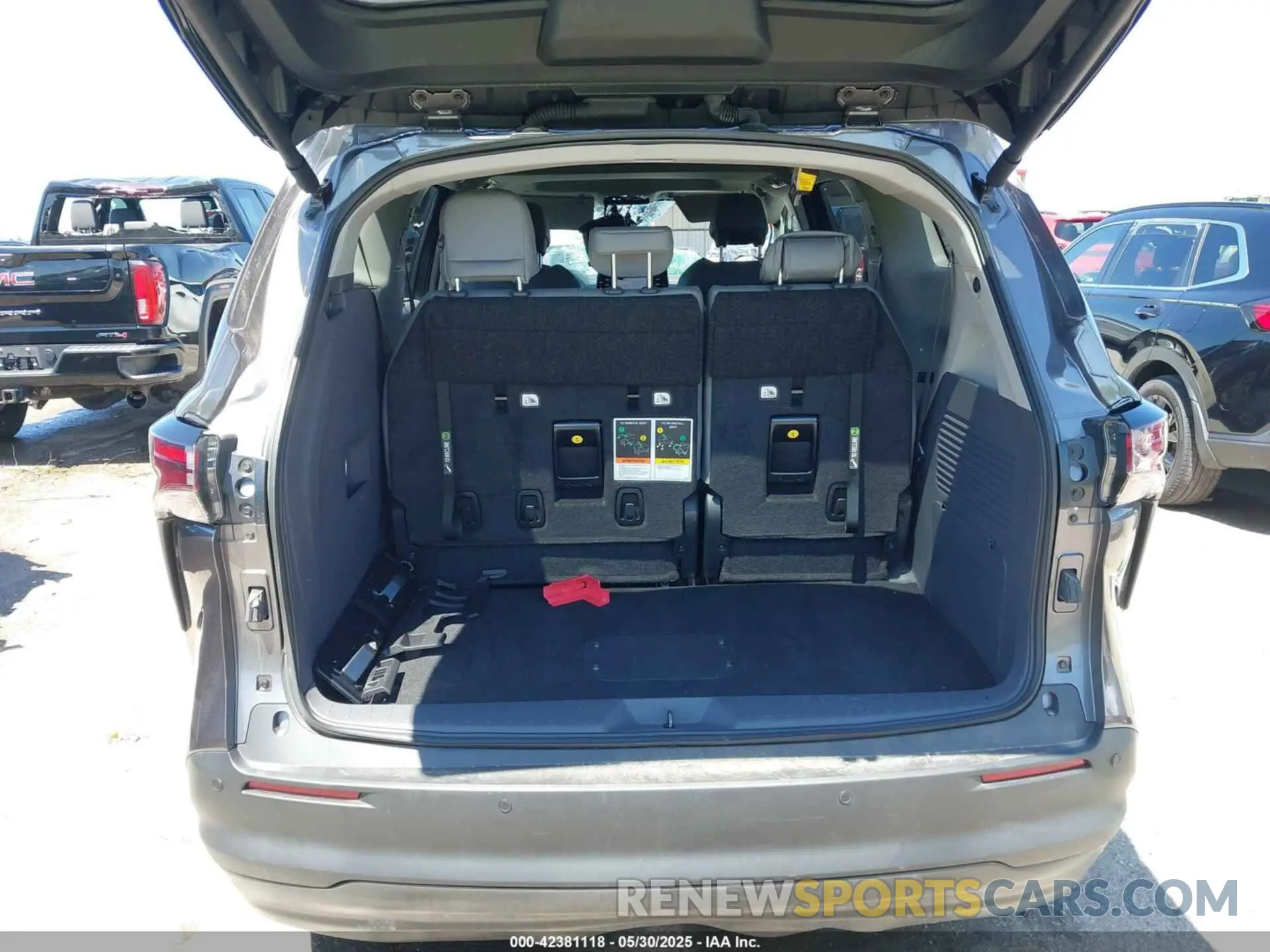 17 fotografías del automóvil dañado 5TDYRKECXRS180167 TOYOTA SIENNA 2024