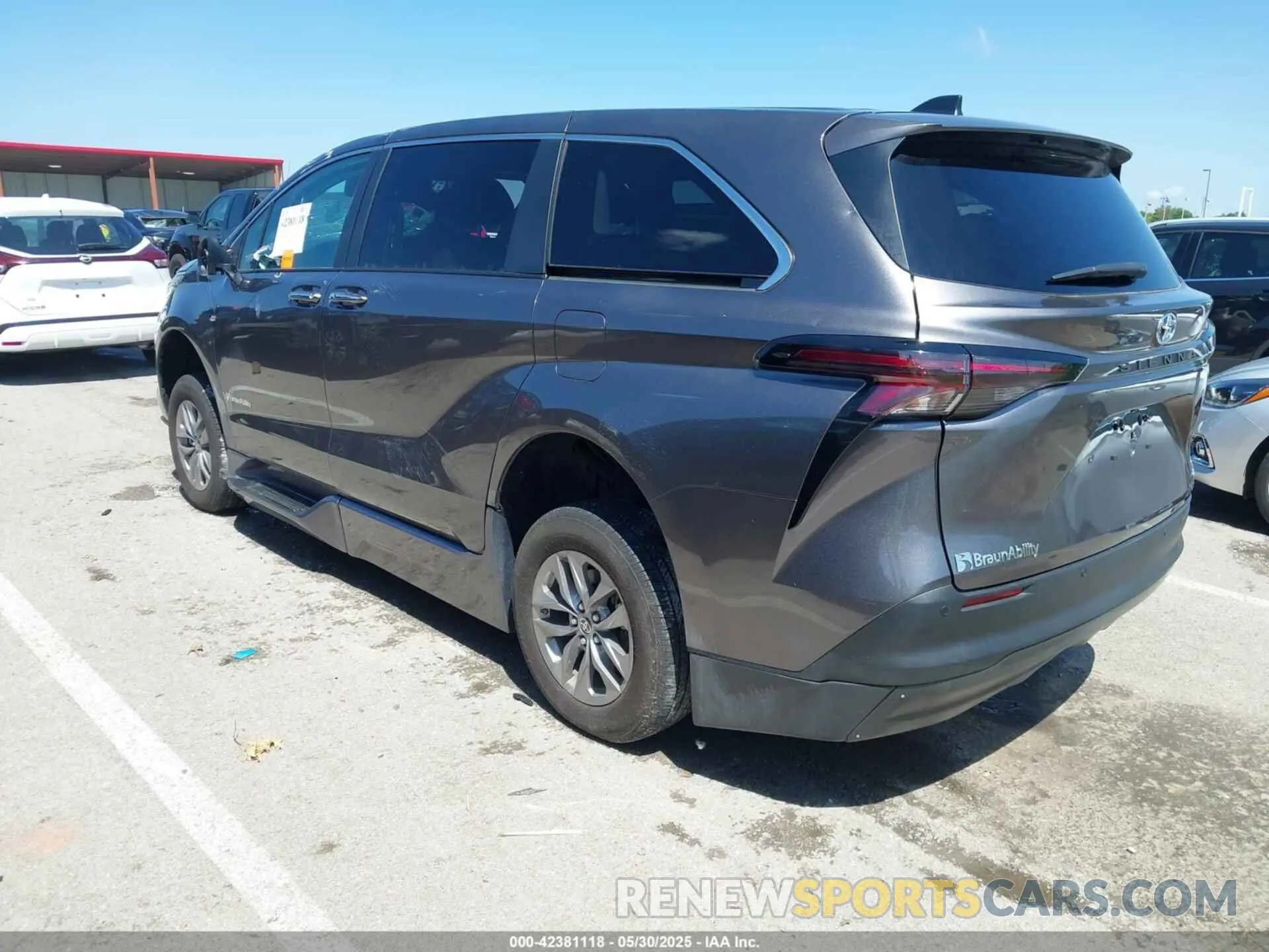 3 fotografías del automóvil dañado 5TDYRKECXRS180167 TOYOTA SIENNA 2024