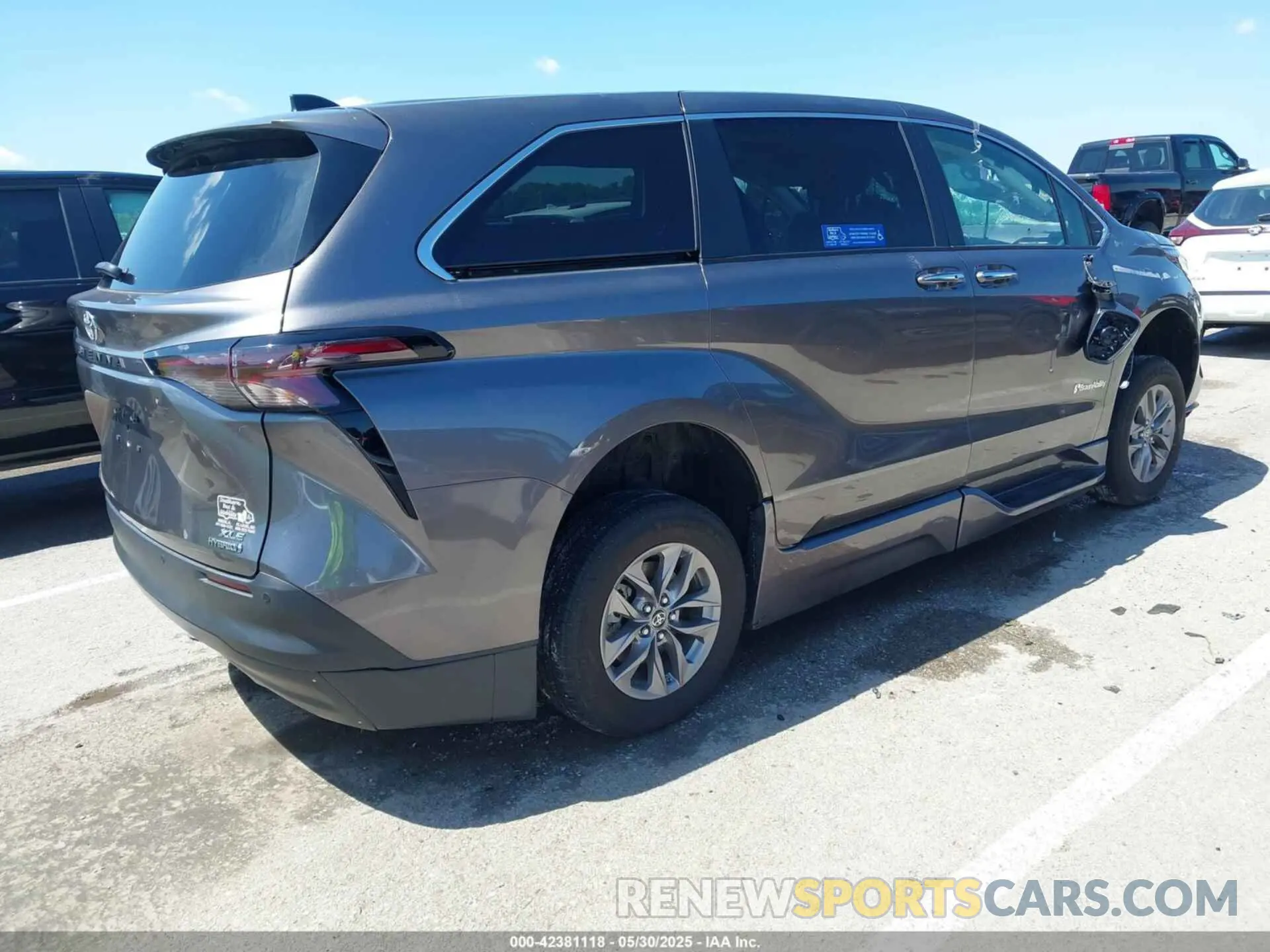 4 fotografías del automóvil dañado 5TDYRKECXRS180167 TOYOTA SIENNA 2024