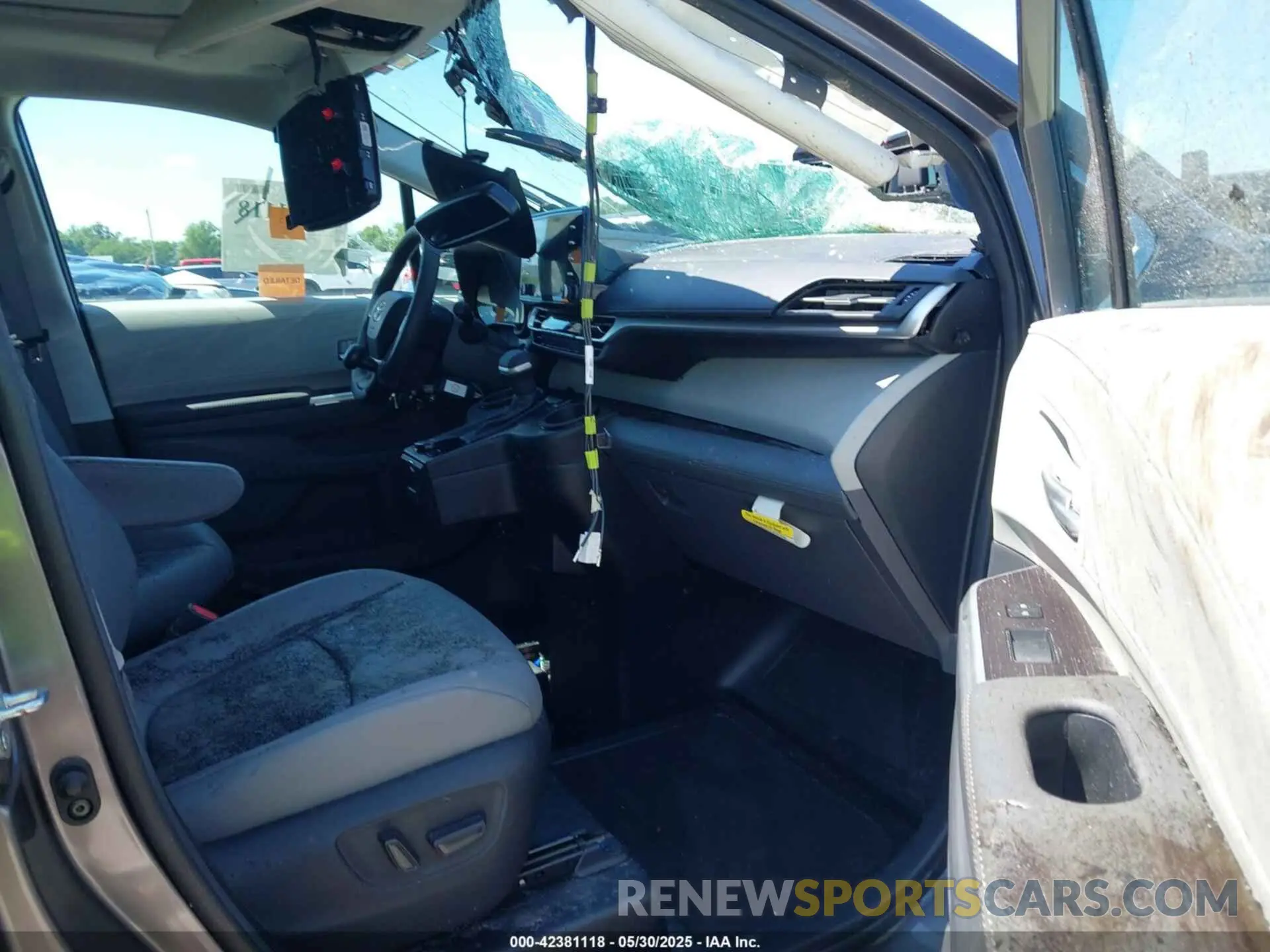 5 fotografías del automóvil dañado 5TDYRKECXRS180167 TOYOTA SIENNA 2024