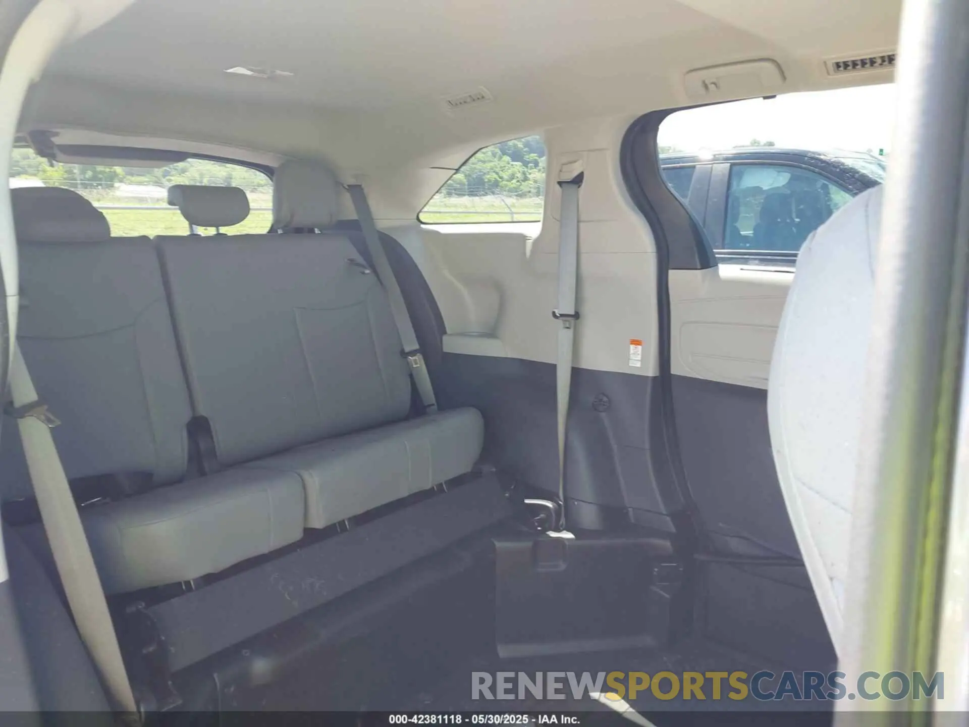 8 fotografías del automóvil dañado 5TDYRKECXRS180167 TOYOTA SIENNA 2024