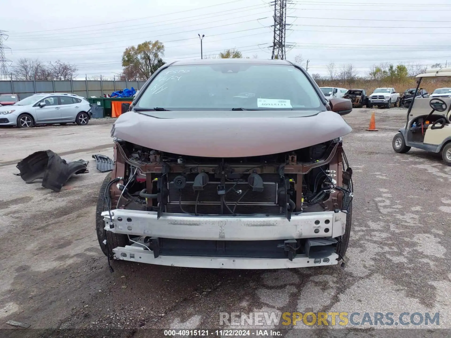 13 fotografías del automóvil dañado 5TDYSKFC9RS120030 TOYOTA SIENNA 2024