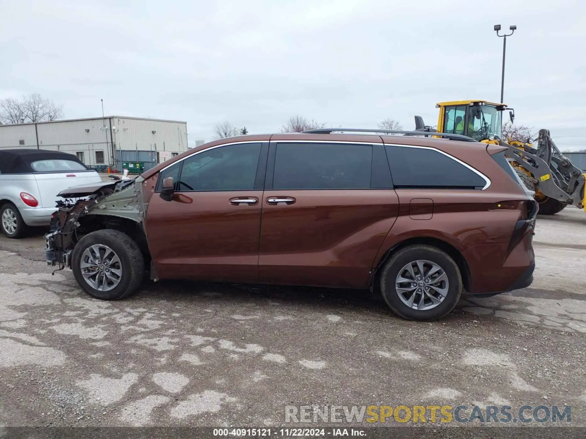 15 fotografías del automóvil dañado 5TDYSKFC9RS120030 TOYOTA SIENNA 2024