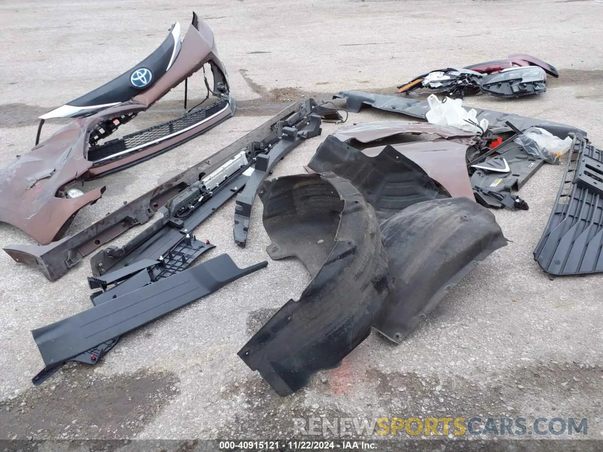 19 fotografías del automóvil dañado 5TDYSKFC9RS120030 TOYOTA SIENNA 2024