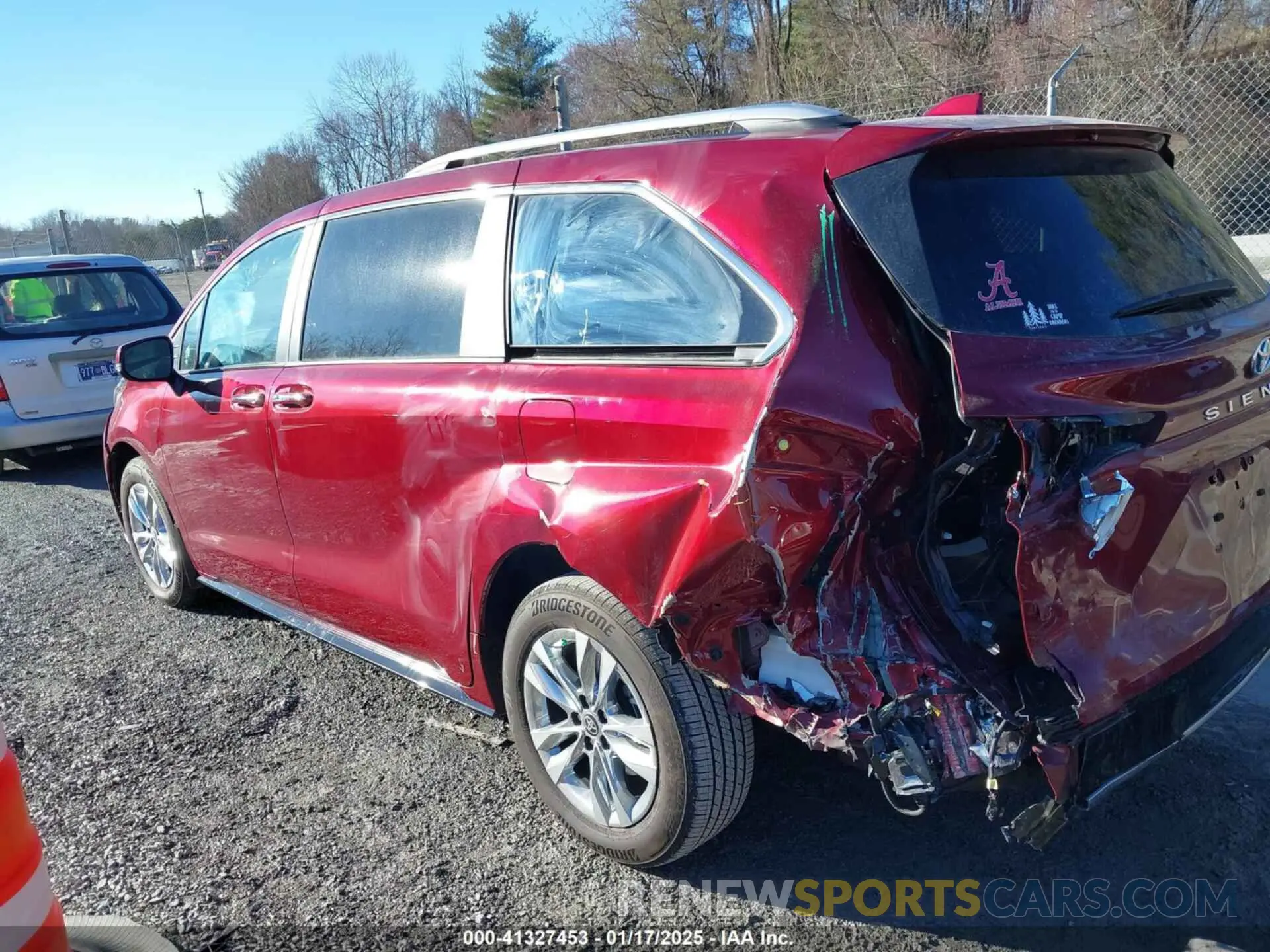 3 fotografías del automóvil dañado 5TDZRKEC7RS215946 TOYOTA SIENNA 2024
