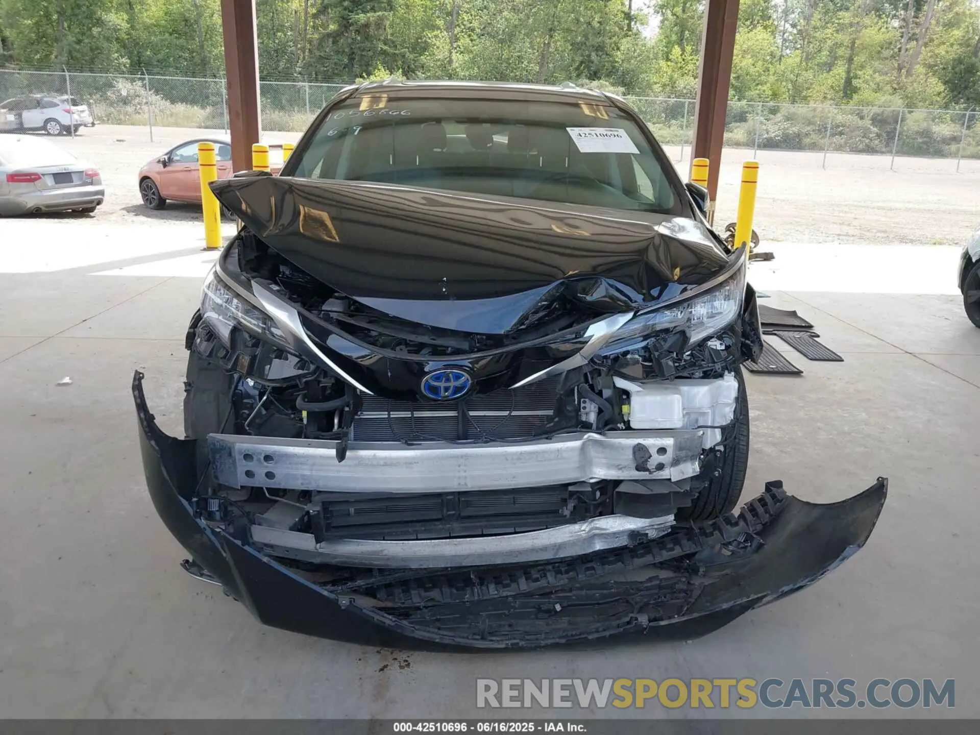 12 fotografías del automóvil dañado 5TDZSKFC2RS125364 TOYOTA SIENNA 2024