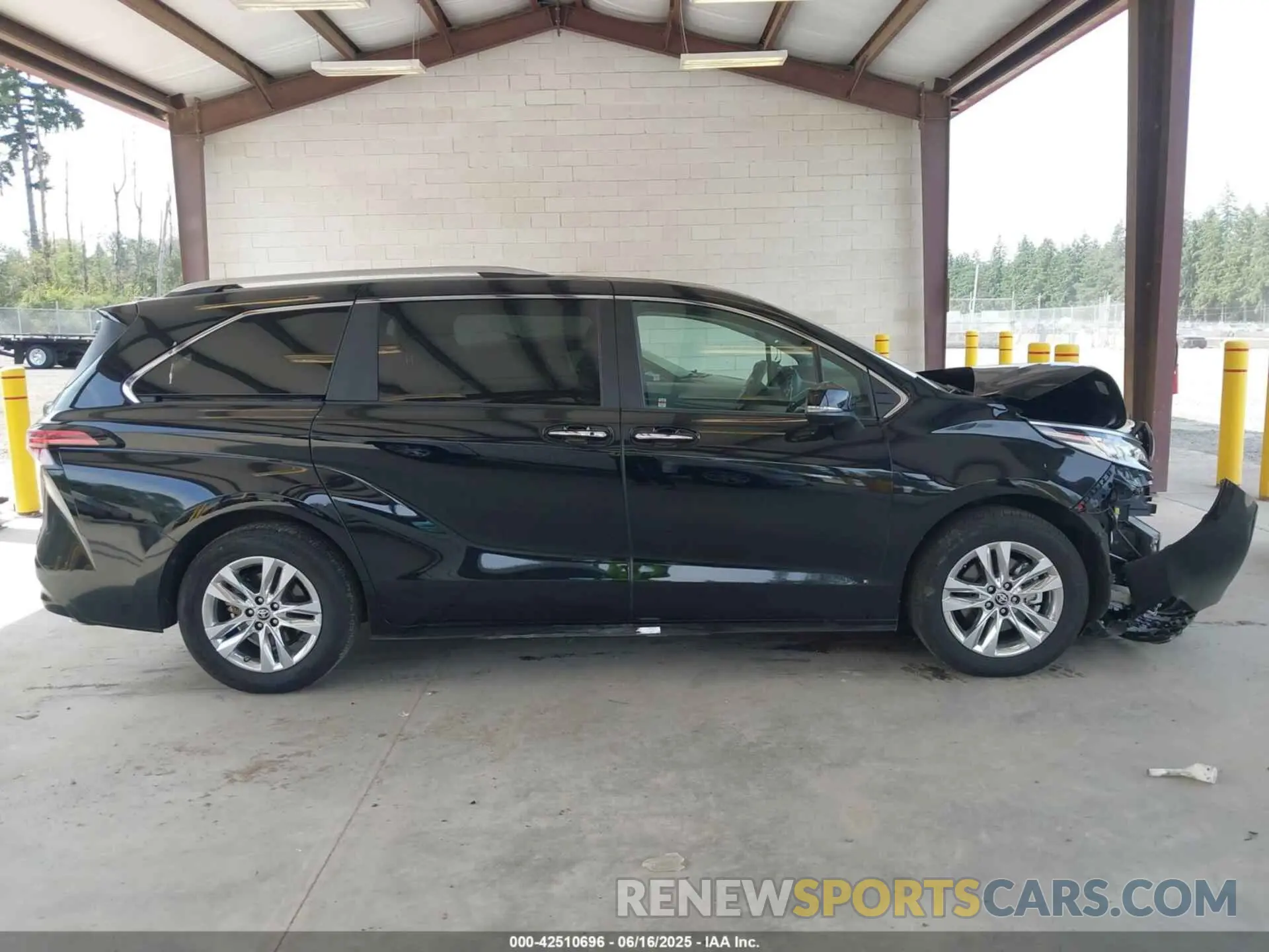 13 fotografías del automóvil dañado 5TDZSKFC2RS125364 TOYOTA SIENNA 2024