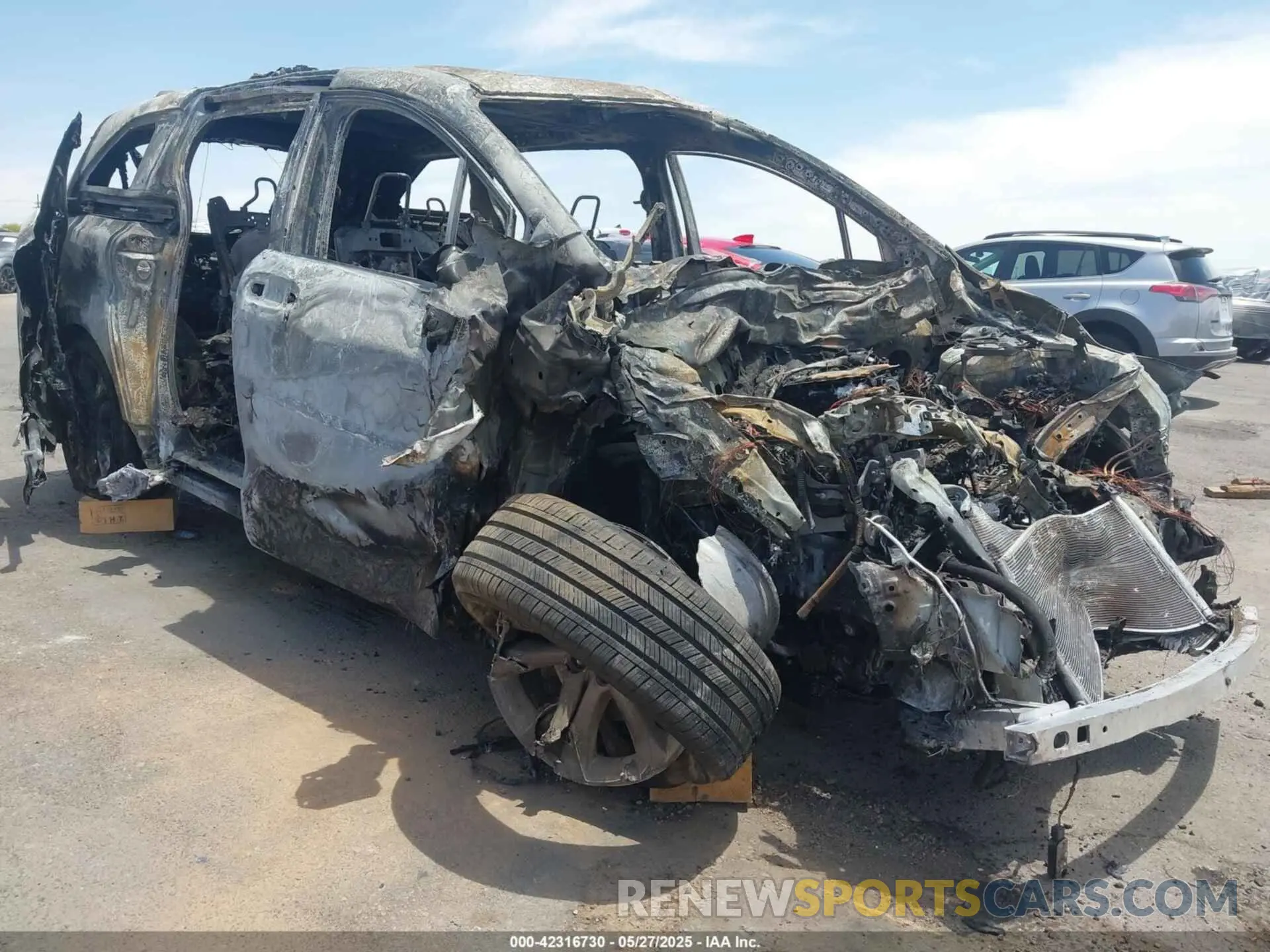 6 fotografías del automóvil dañado 5TDDRKEC7SS229054 TOYOTA SIENNA 2025