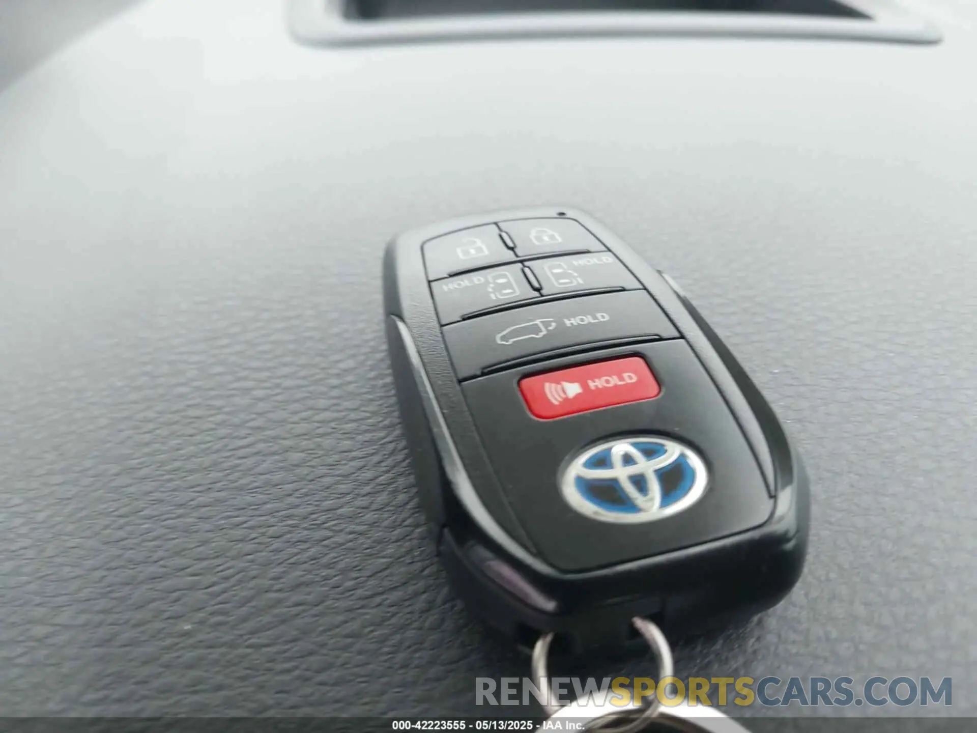 11 fotografías del automóvil dañado 5TDESKFC7SS171311 TOYOTA SIENNA 2025