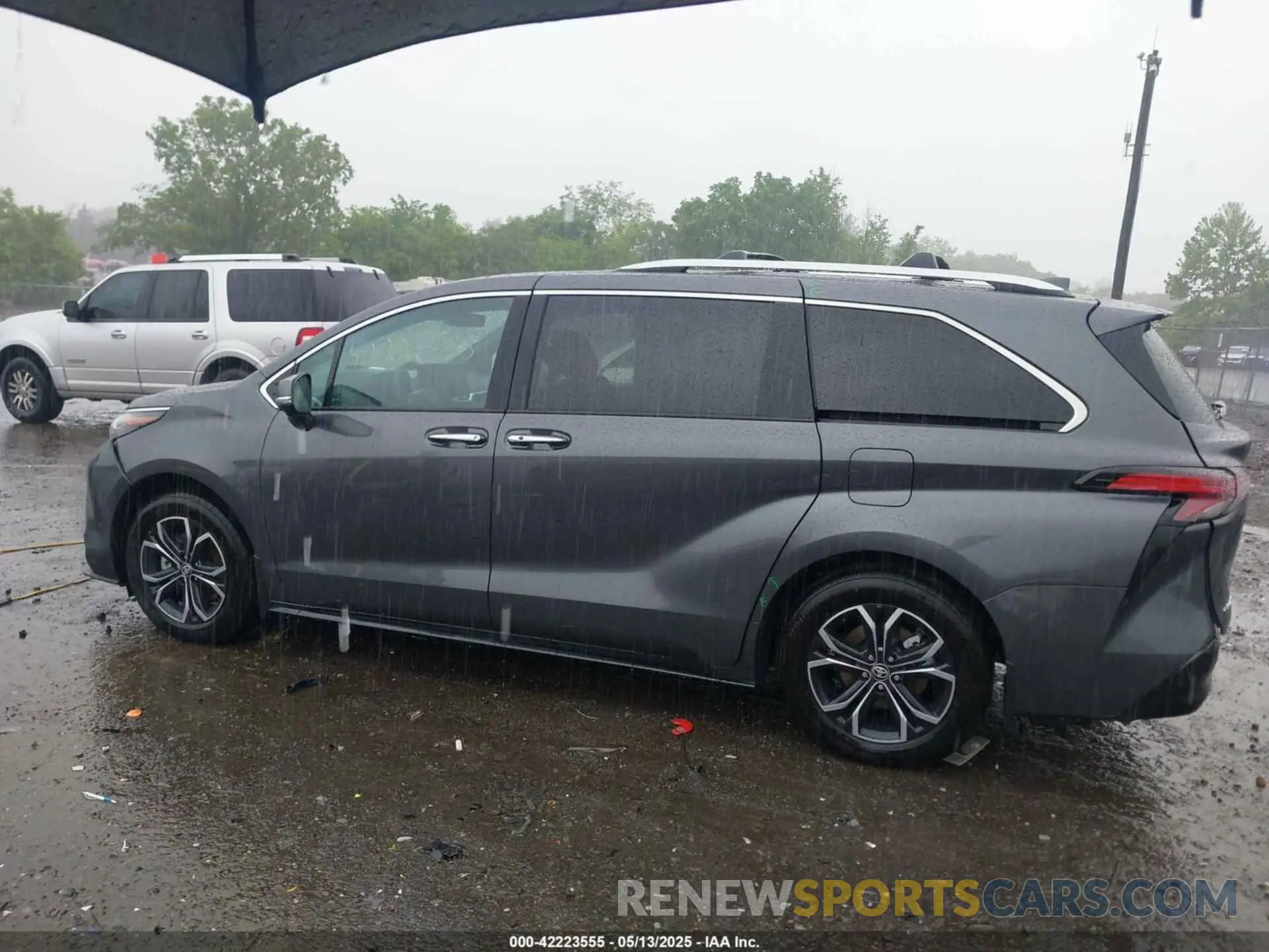 14 fotografías del automóvil dañado 5TDESKFC7SS171311 TOYOTA SIENNA 2025