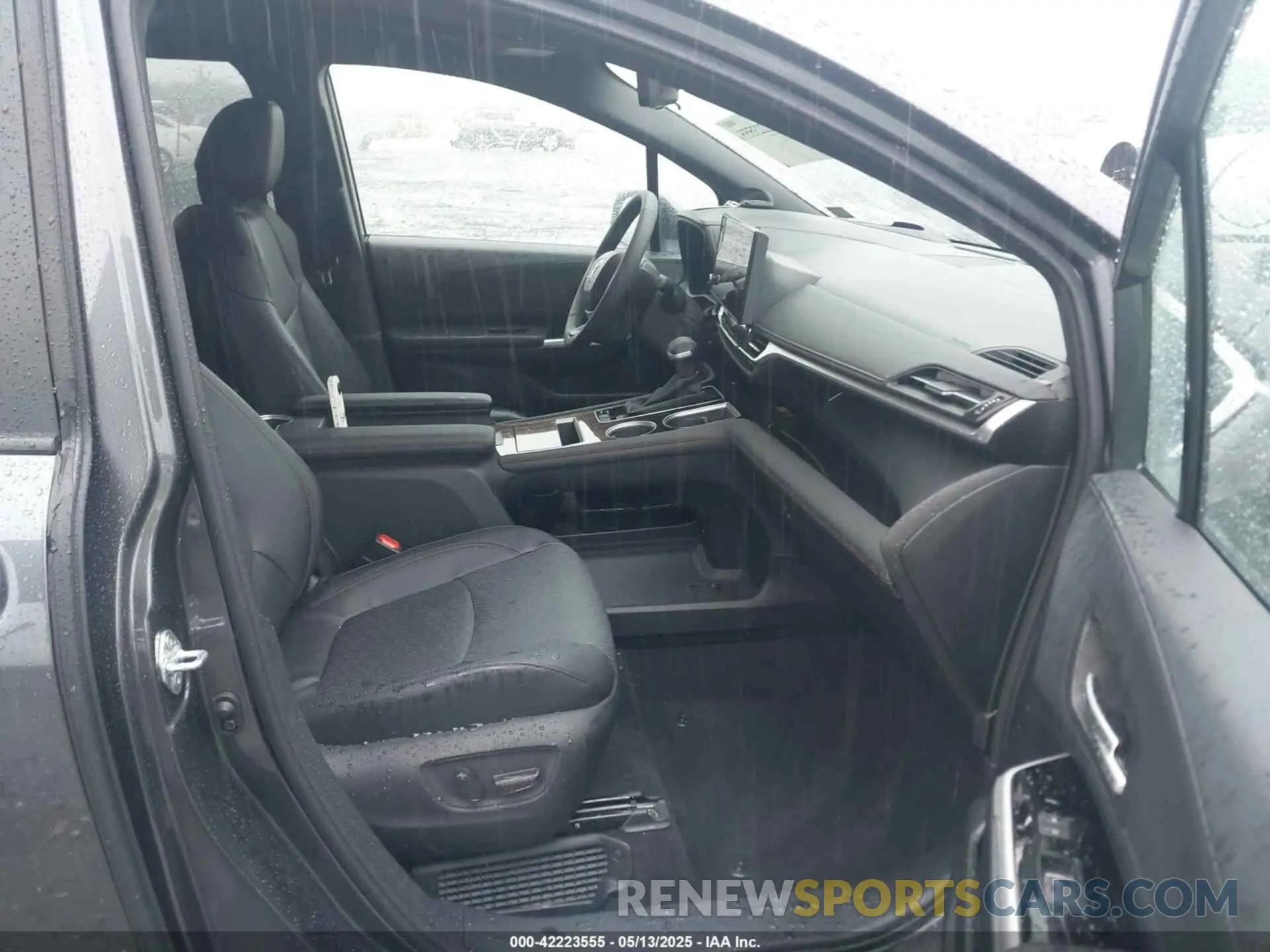 5 fotografías del automóvil dañado 5TDESKFC7SS171311 TOYOTA SIENNA 2025