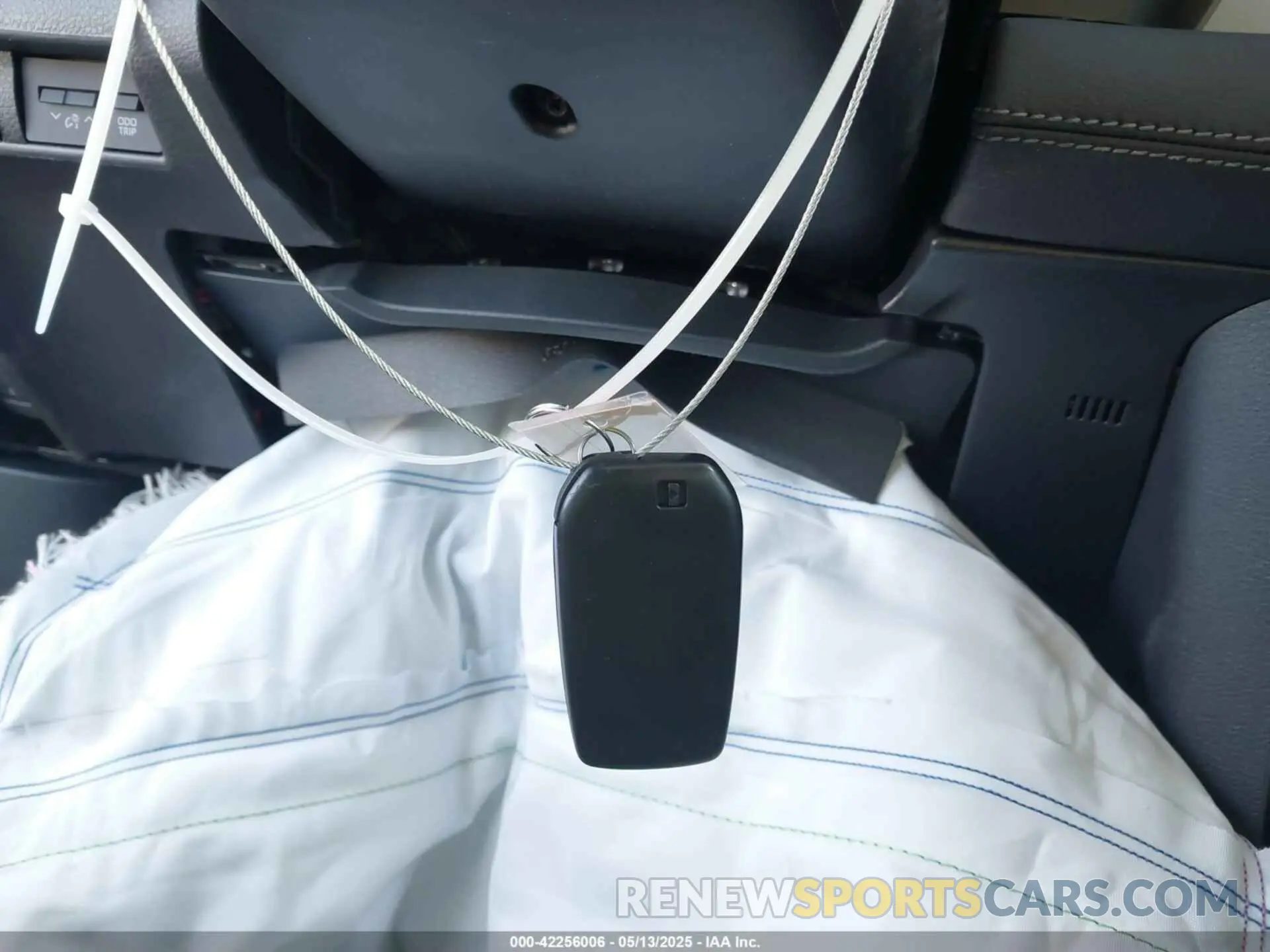 11 fotografías del automóvil dañado 5TDJRKEC0SS241548 TOYOTA SIENNA 2025