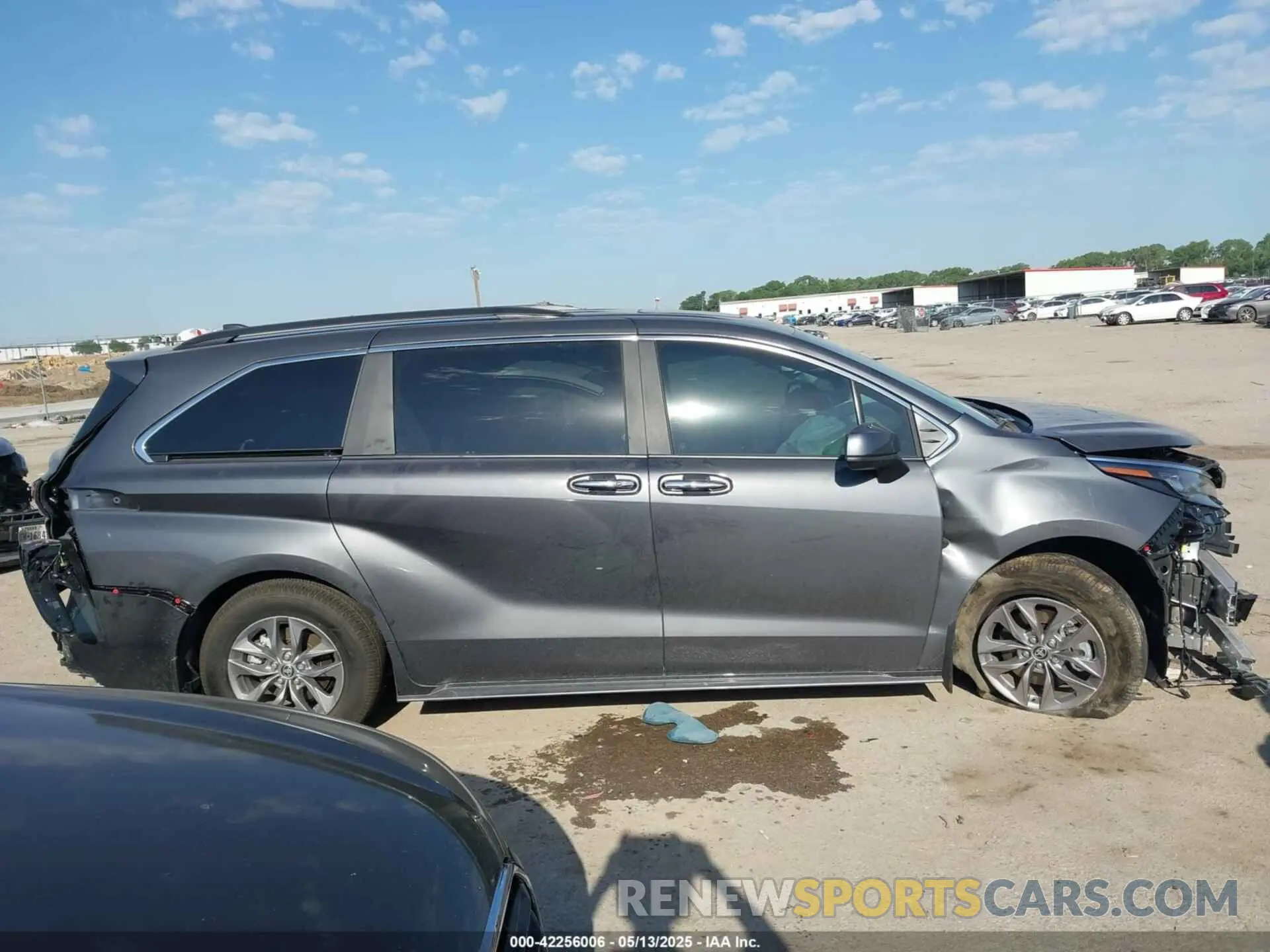 14 fotografías del automóvil dañado 5TDJRKEC0SS241548 TOYOTA SIENNA 2025