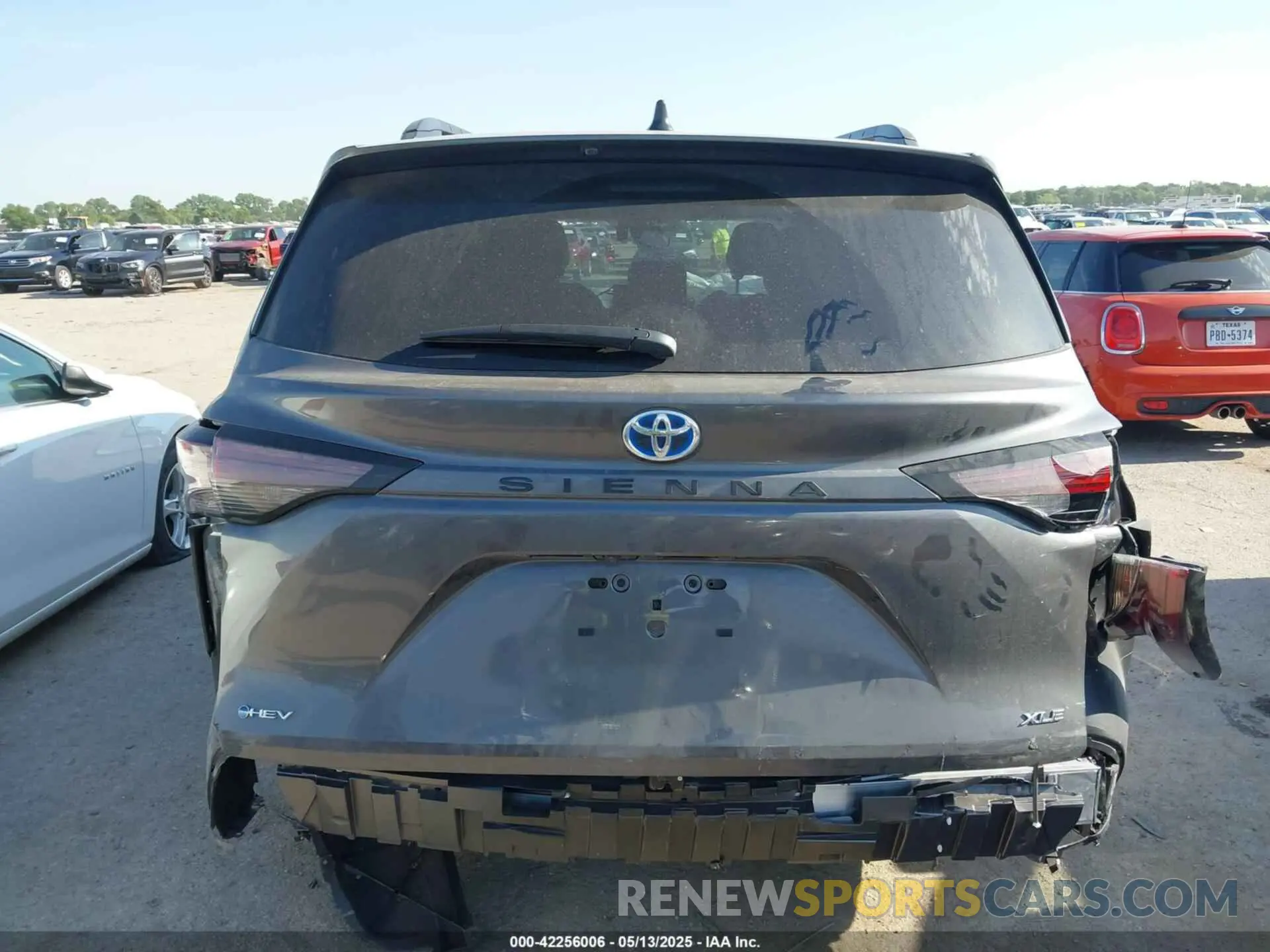 17 fotografías del automóvil dañado 5TDJRKEC0SS241548 TOYOTA SIENNA 2025