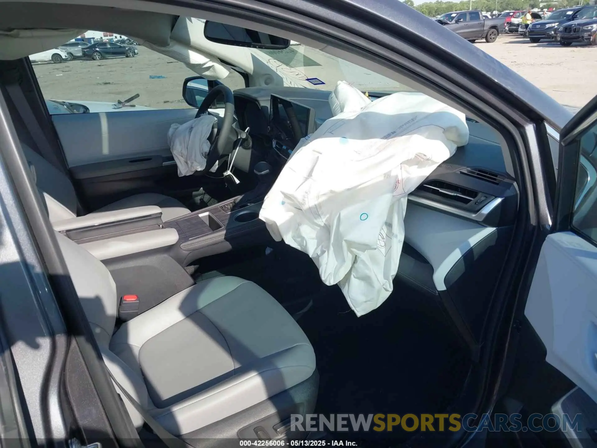 5 fotografías del automóvil dañado 5TDJRKEC0SS241548 TOYOTA SIENNA 2025