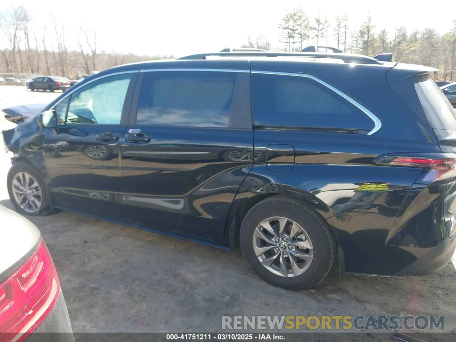 14 fotografías del automóvil dañado 5TDKSKFC2SS164981 TOYOTA SIENNA 2025