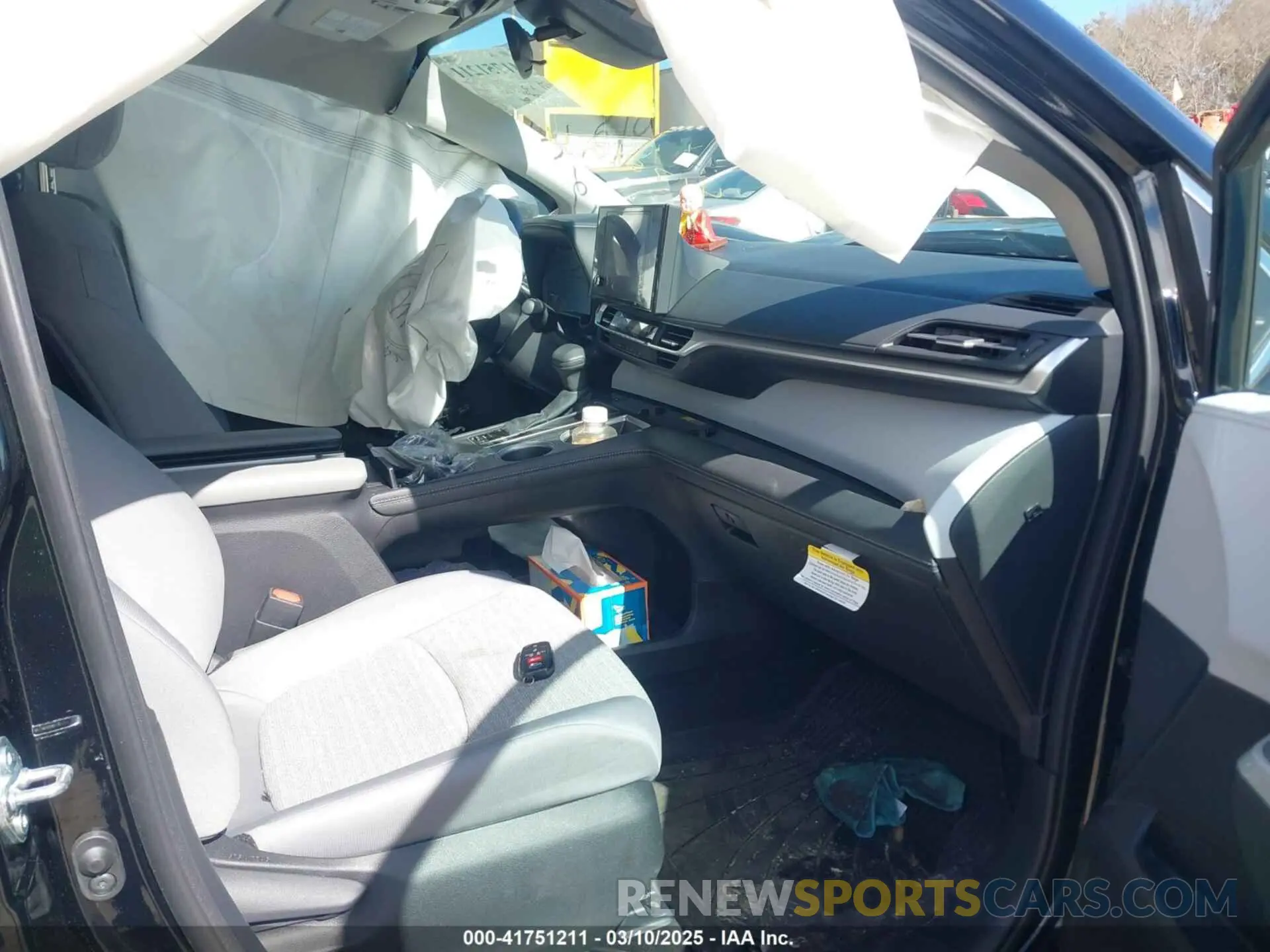 5 fotografías del automóvil dañado 5TDKSKFC2SS164981 TOYOTA SIENNA 2025