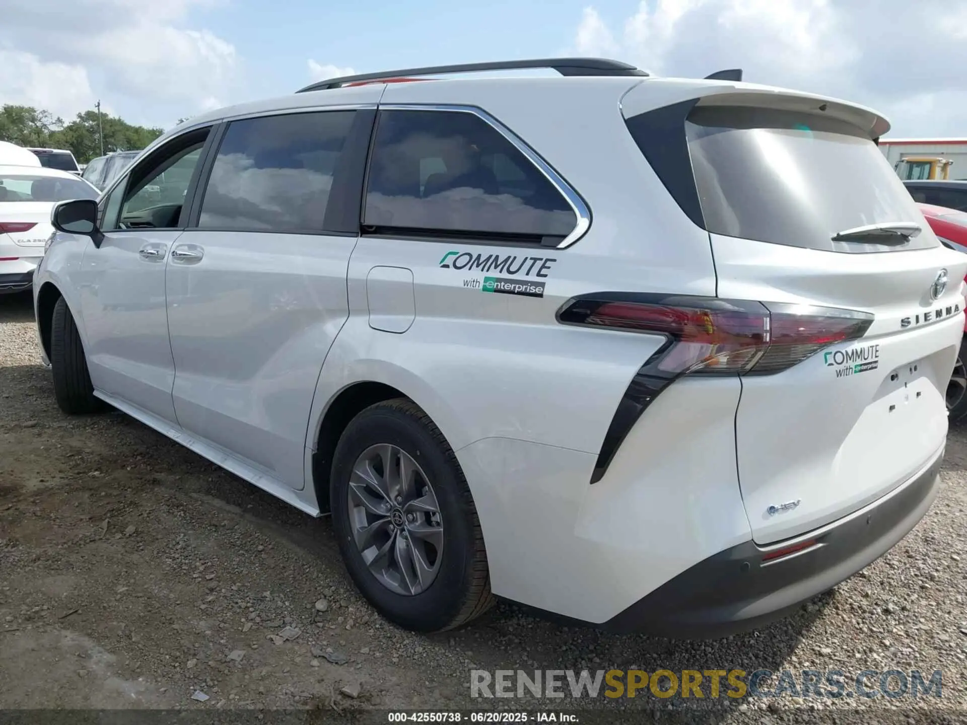 3 fotografías del automóvil dañado 5TDYRKEC9SS245676 TOYOTA SIENNA 2025