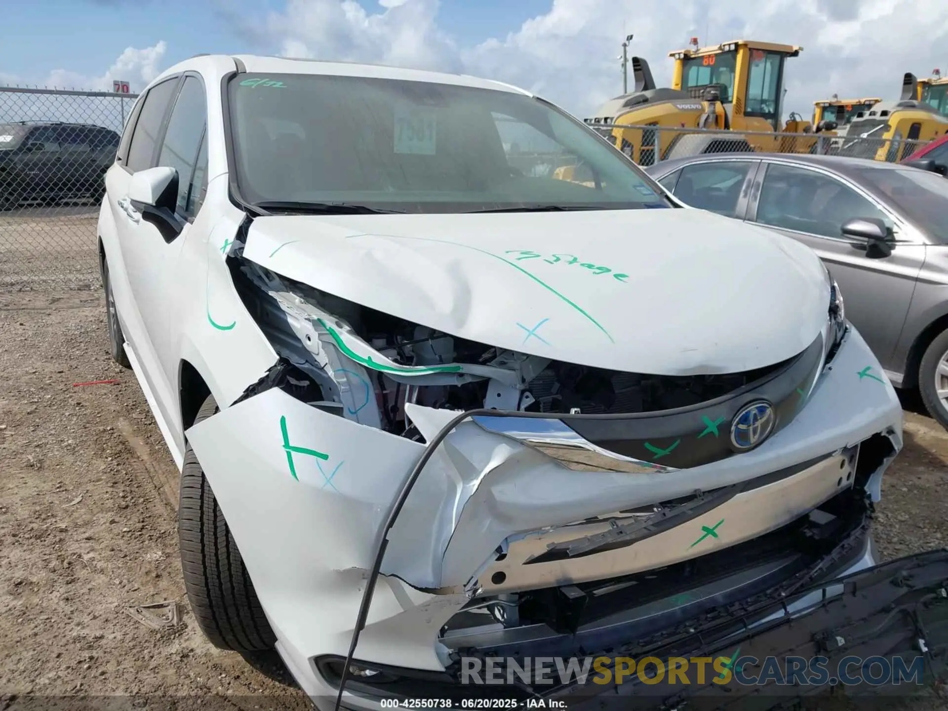 6 fotografías del automóvil dañado 5TDYRKEC9SS245676 TOYOTA SIENNA 2025