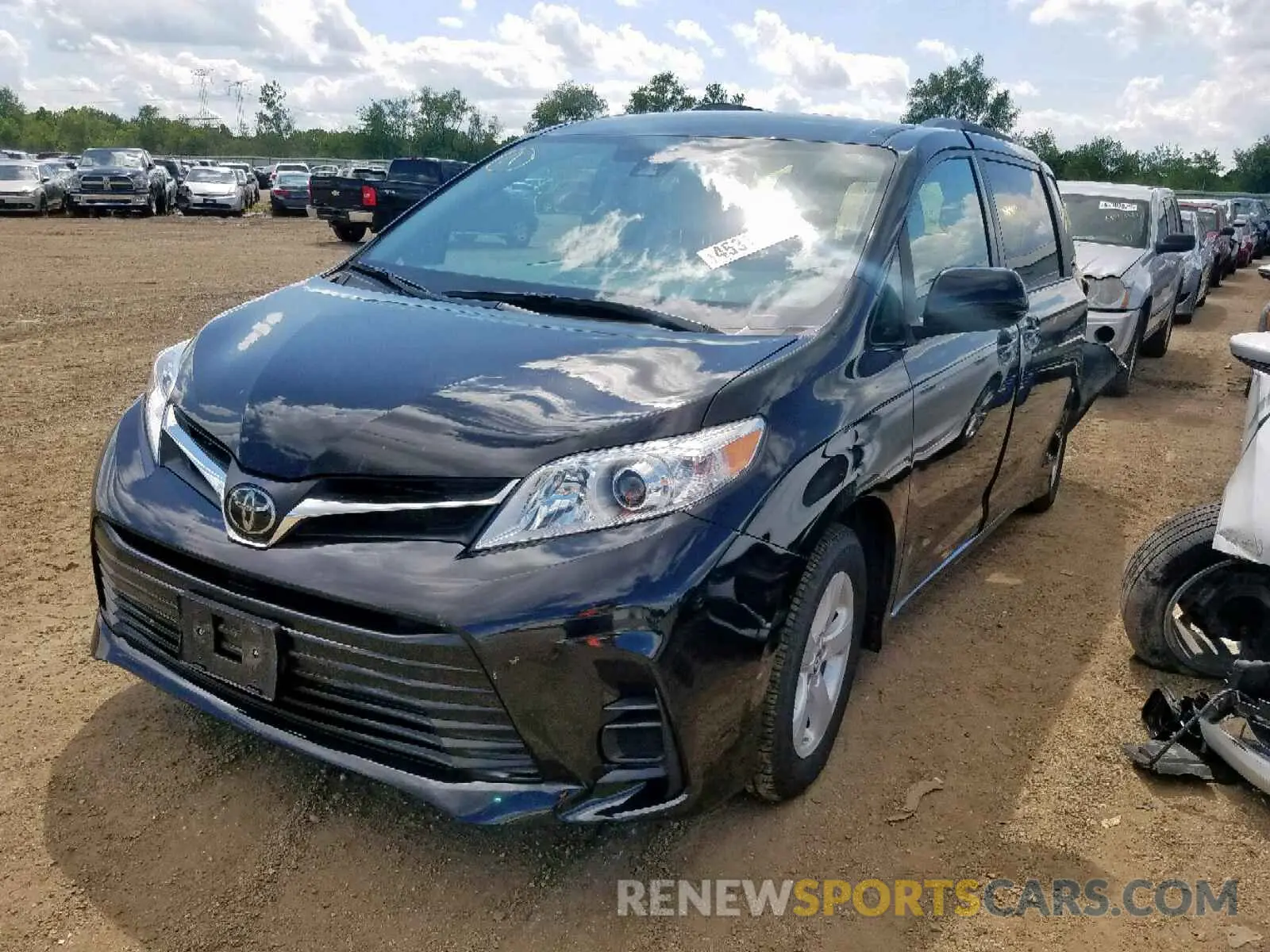 2 fotografías del automóvil dañado 5TDKZ3DC2KS971652 TOYOTA SIENNA LE 2019