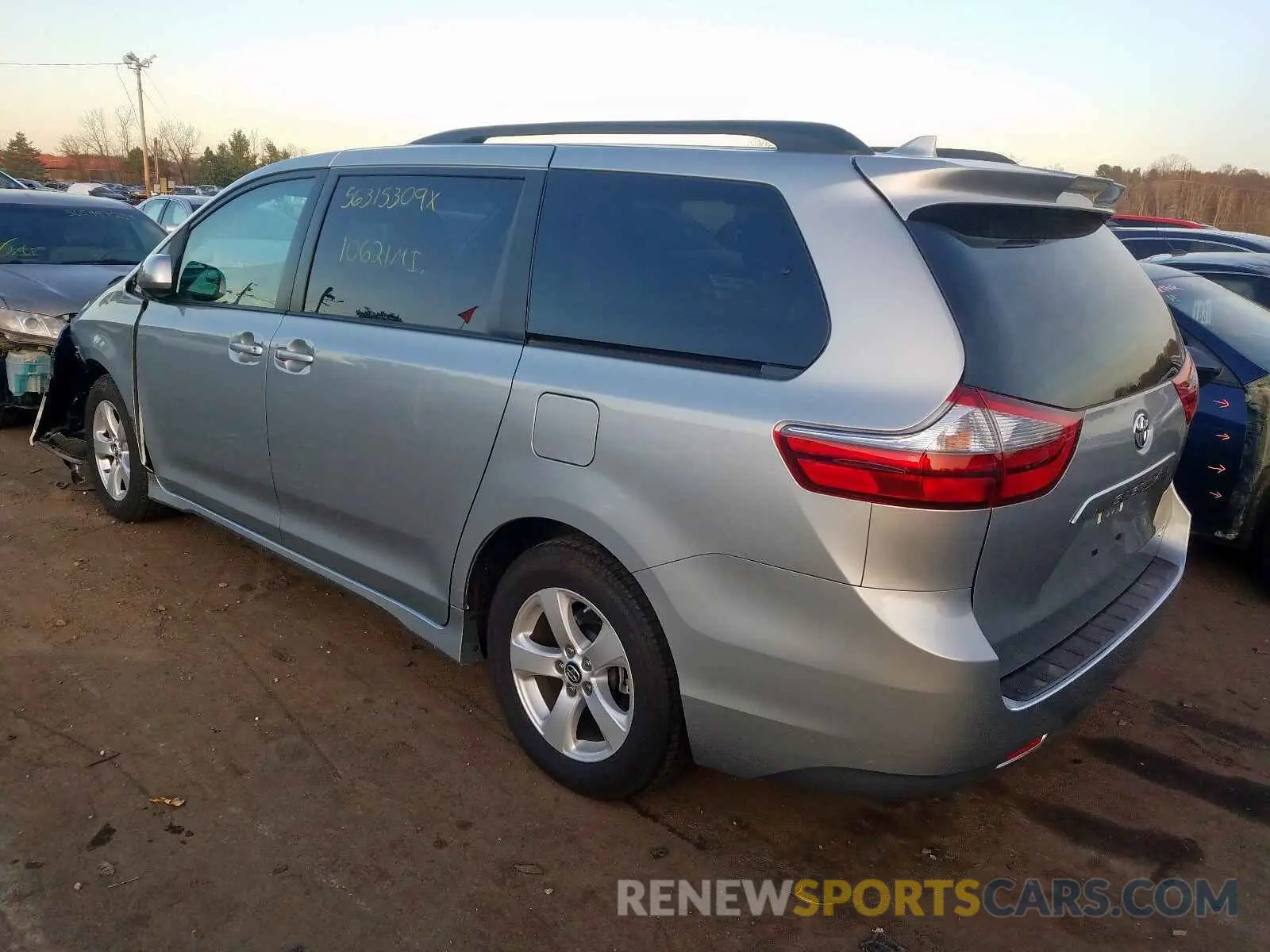 3 fotografías del automóvil dañado 5TDKZ3DC9LS032824 TOYOTA SIENNA LE 2020