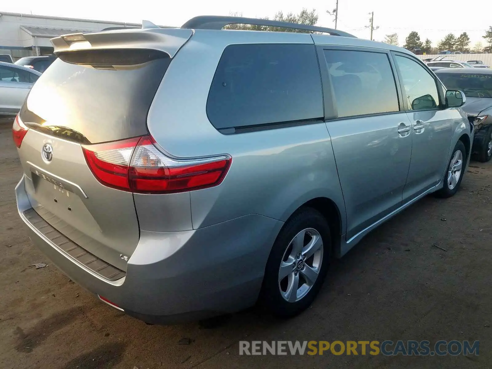 4 fotografías del automóvil dañado 5TDKZ3DC9LS032824 TOYOTA SIENNA LE 2020