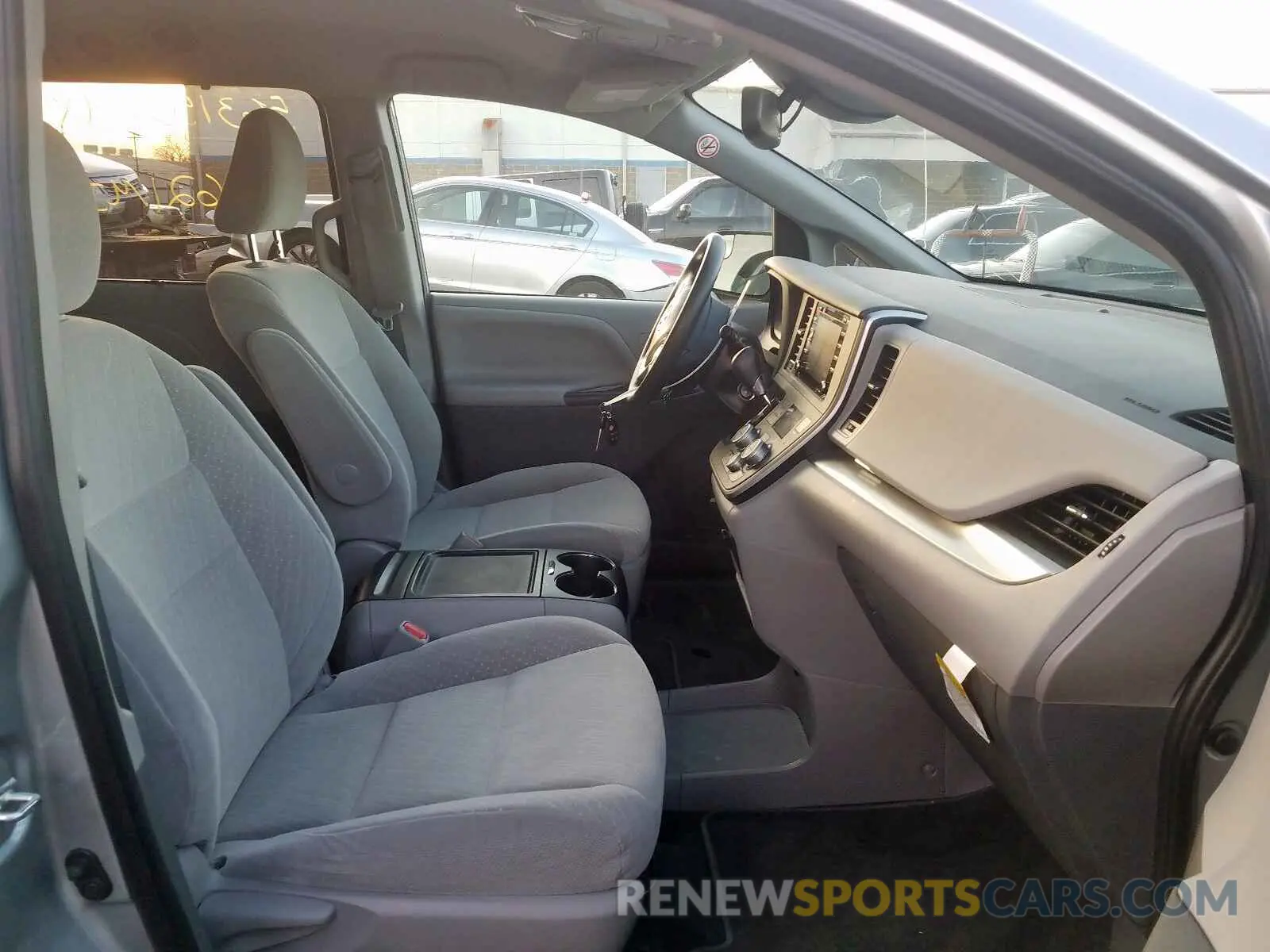 5 fotografías del automóvil dañado 5TDKZ3DC9LS032824 TOYOTA SIENNA LE 2020