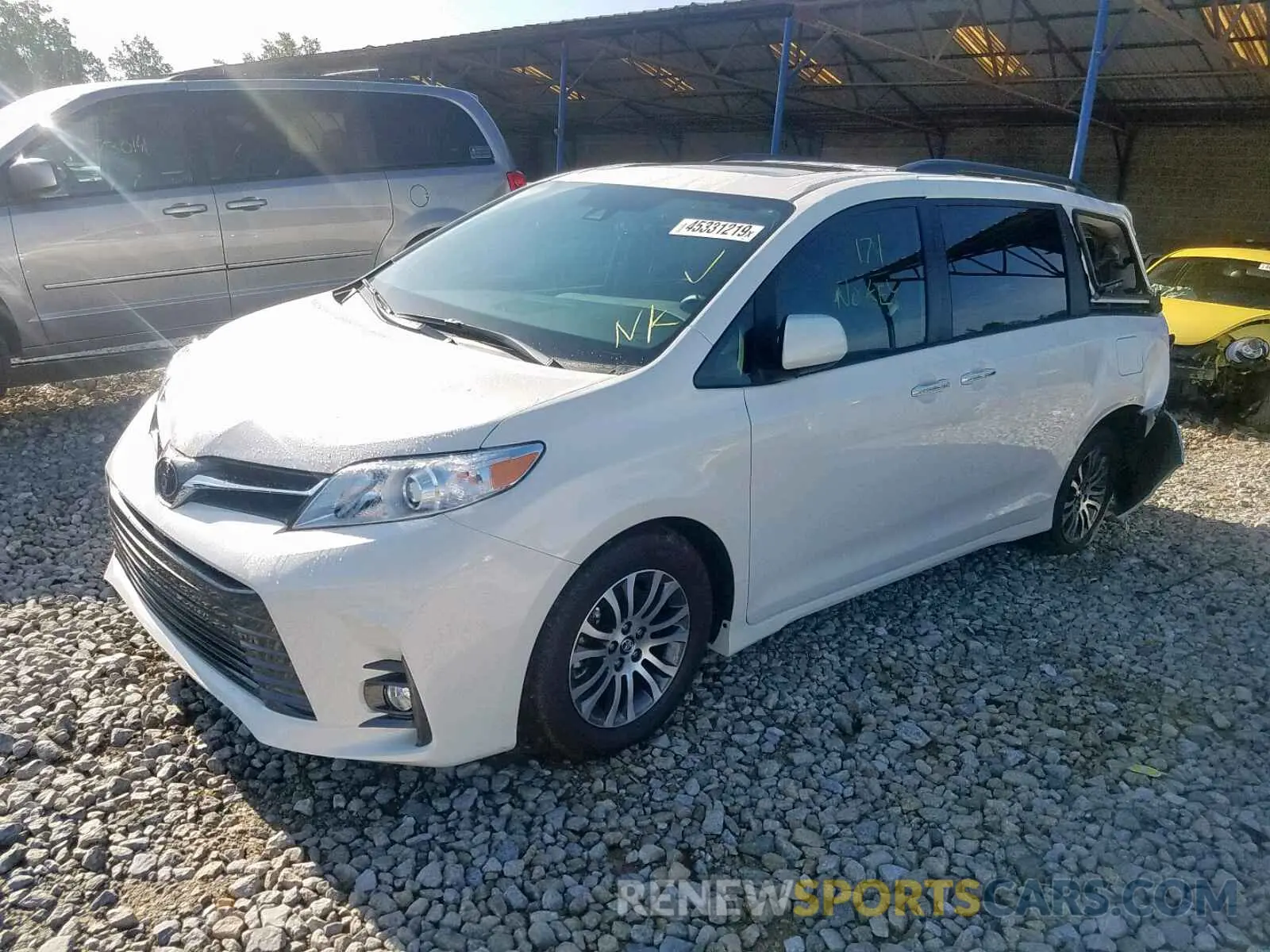 2 fotografías del automóvil dañado 5TDYZ3DC5LS030434 TOYOTA SIENNA LIM 2020