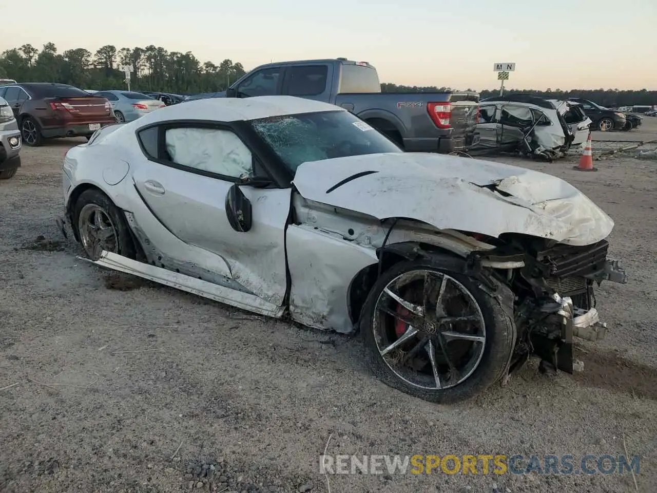 4 fotografías del automóvil dañado WZ1DB4C09LW033158 TOYOTA SUPRA 2020