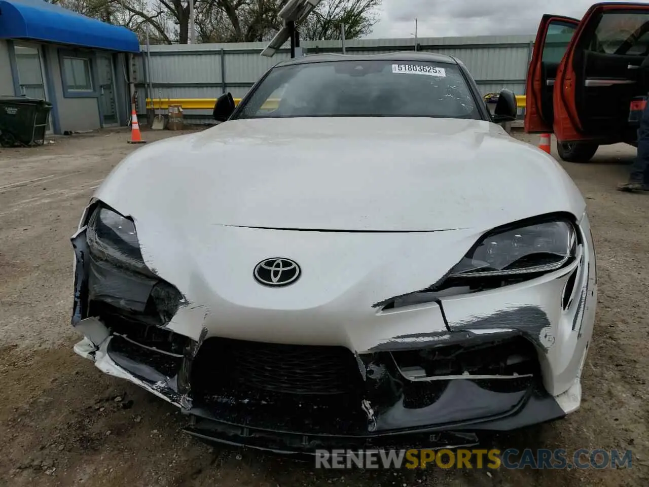 5 fotografías del automóvil dañado WZ1DB0C00NW052340 TOYOTA SUPRA 2022
