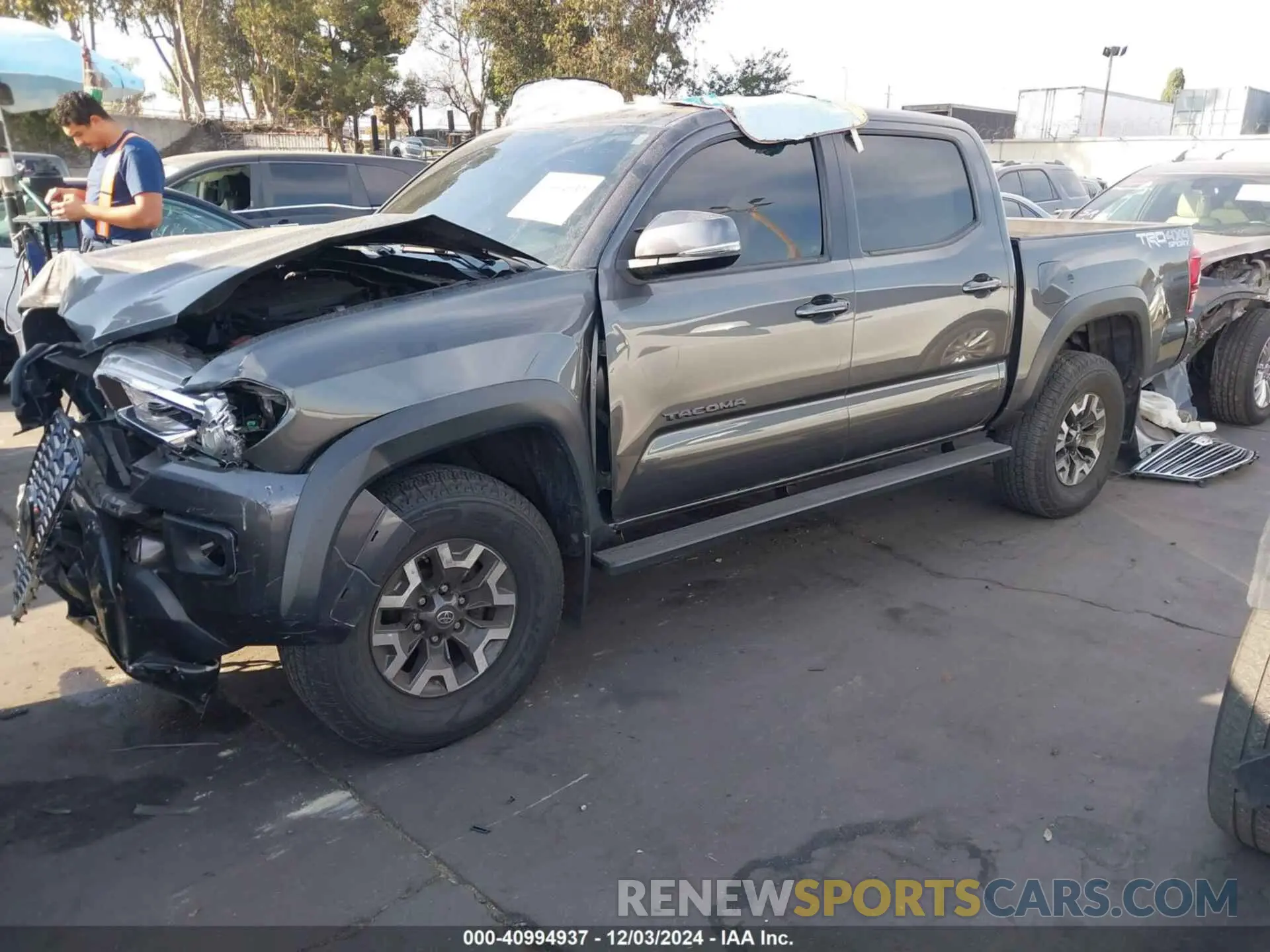 2 fotografías del automóvil dañado 3TMAZ5CN0KM095027 TOYOTA TACOMA 2019