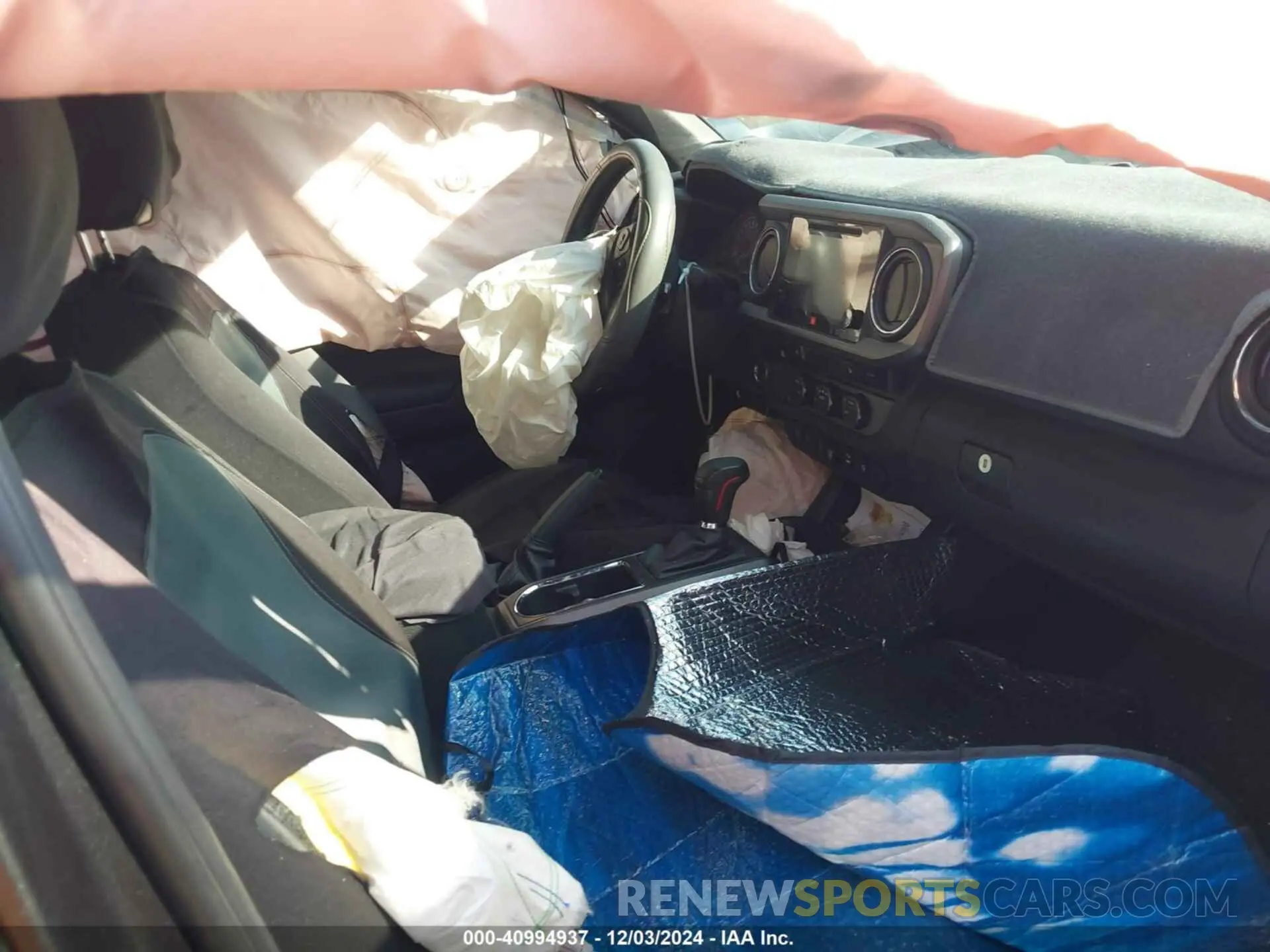 5 fotografías del automóvil dañado 3TMAZ5CN0KM095027 TOYOTA TACOMA 2019
