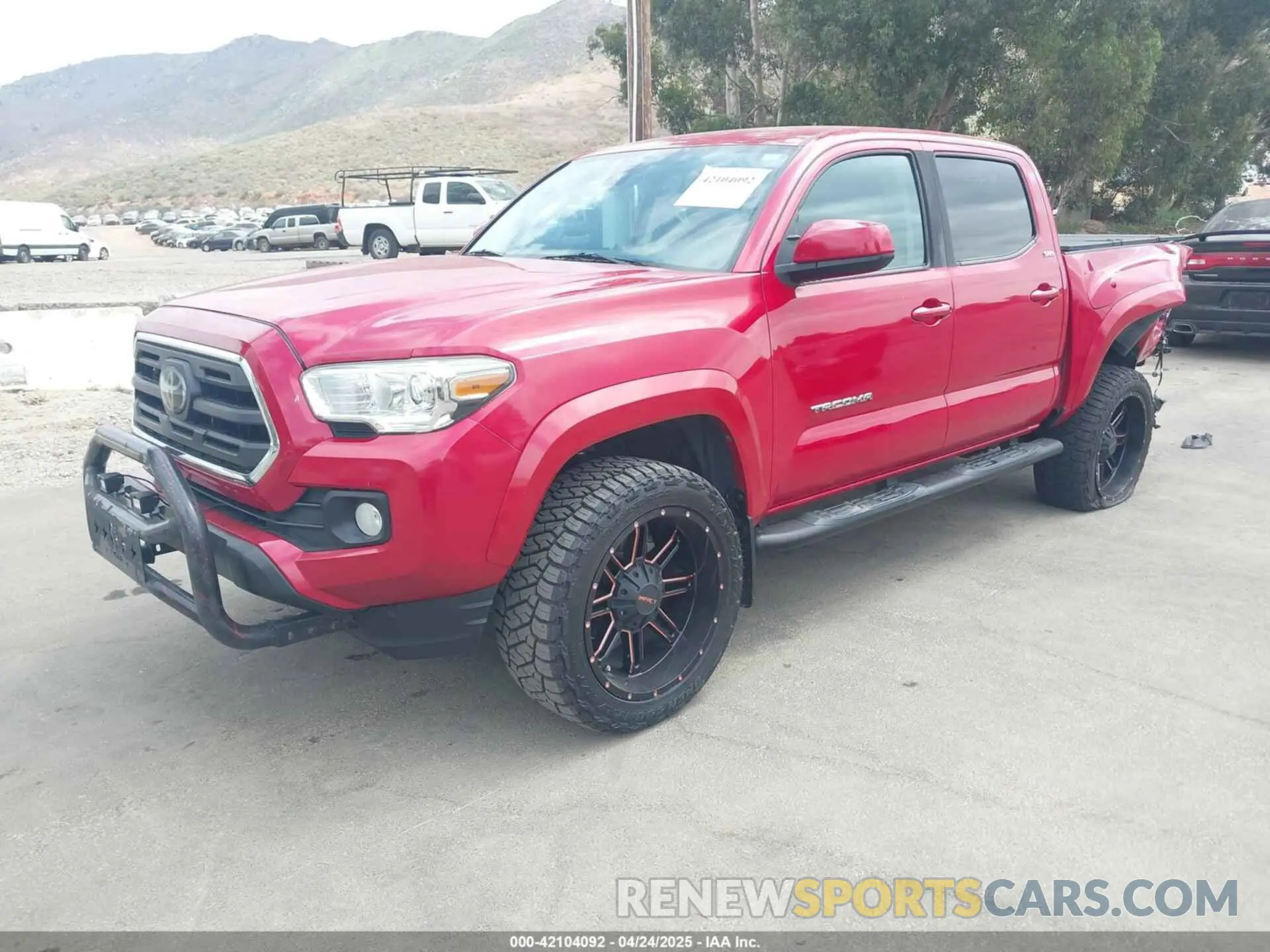 2 fotografías del automóvil dañado 3TMAZ5CN0KM102400 TOYOTA TACOMA 2019