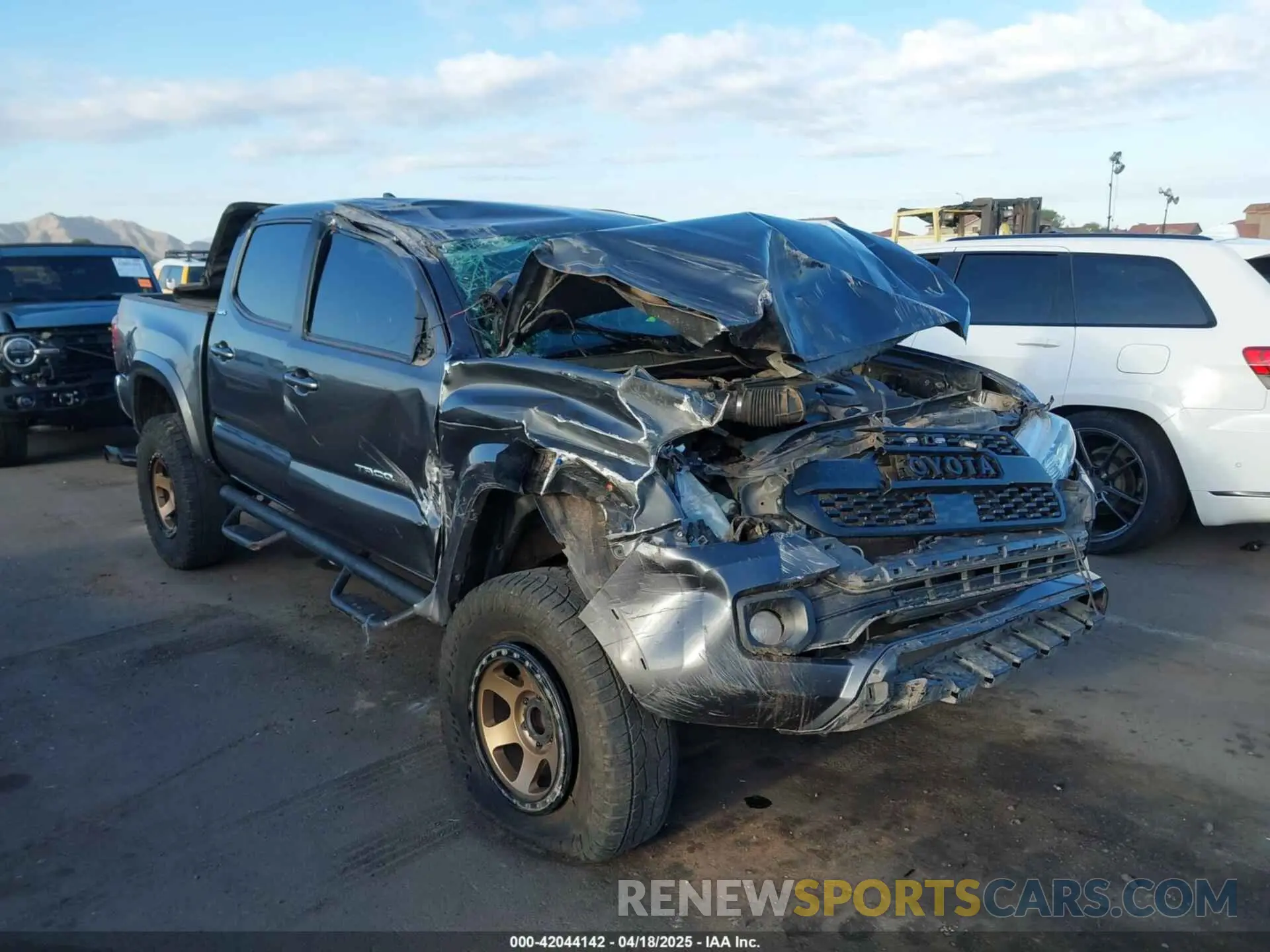 1 fotografías del automóvil dañado 3TMAZ5CN0KM104096 TOYOTA TACOMA 2019